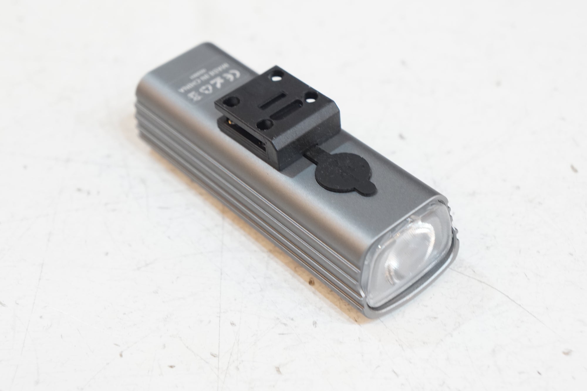 SERFAS 「サーファス」 E-LUME 350 フロントライト / バイチャリ浦和ベース