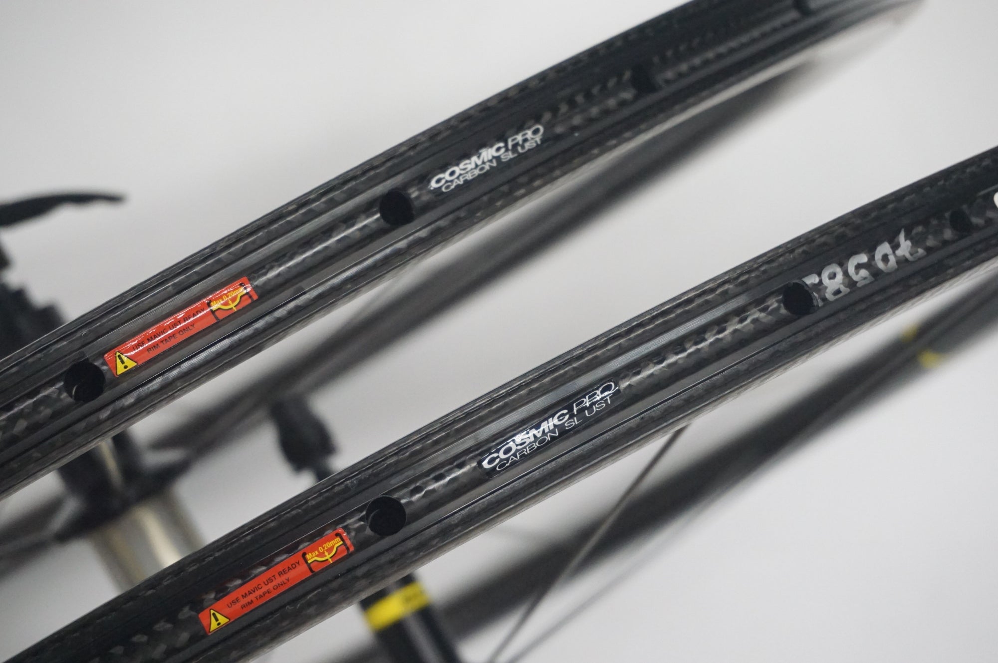 MAVIC 「マヴィック」 COSMIC PRO CARBON SL UST シマノ11速 ホイール