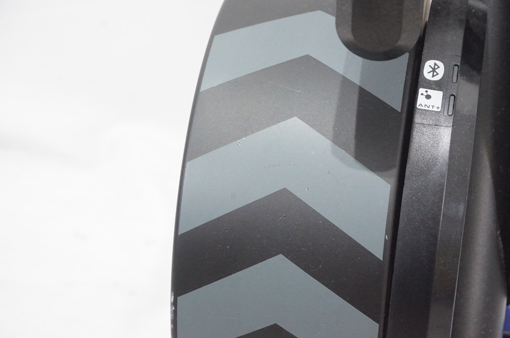 WAHOO 「ワフー」 KICKR V4 WF113 スマートトレーナー / AKIBA店