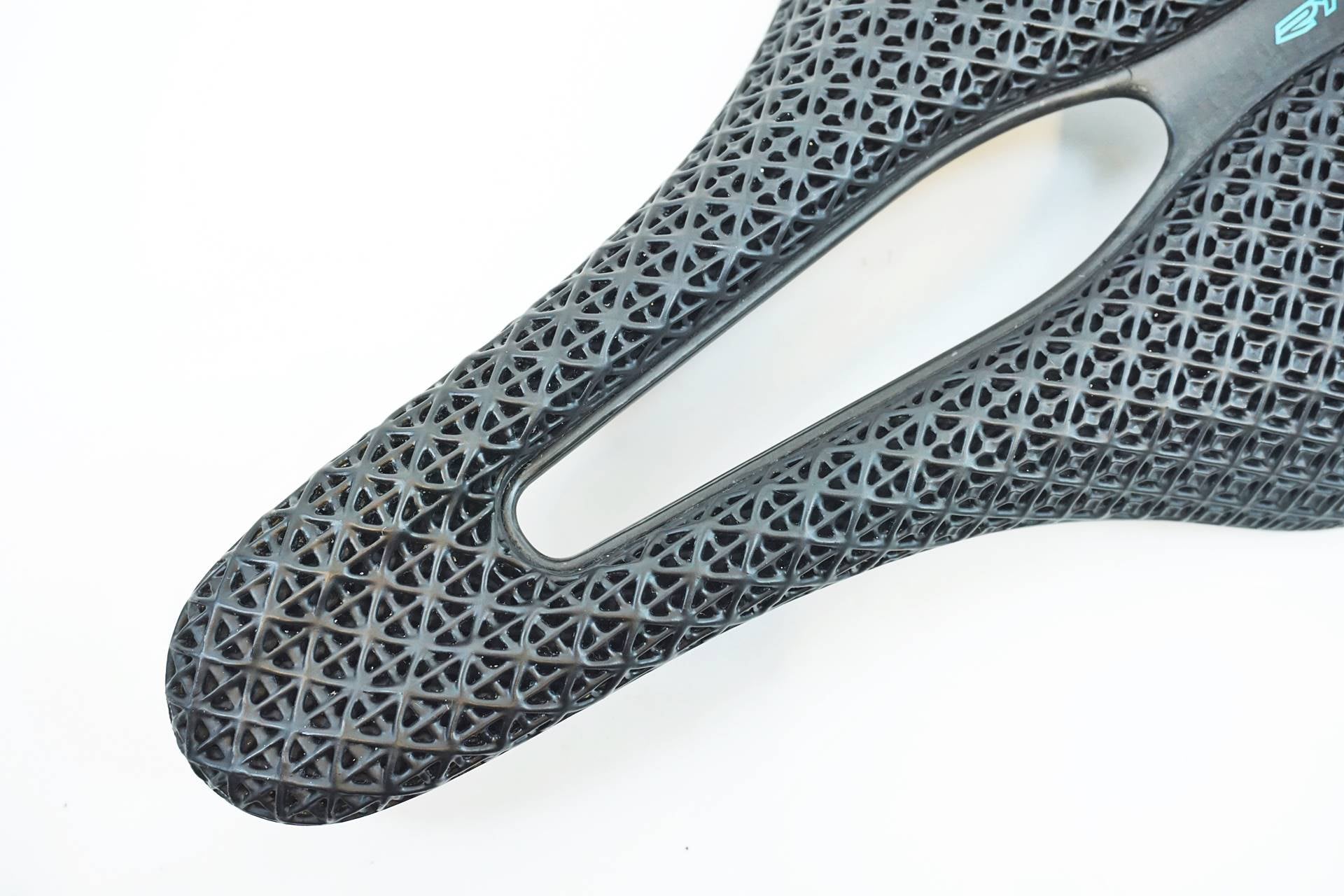 RYET 「リーエト」 3D HONEY COMB サドル / 有明ガーデン店