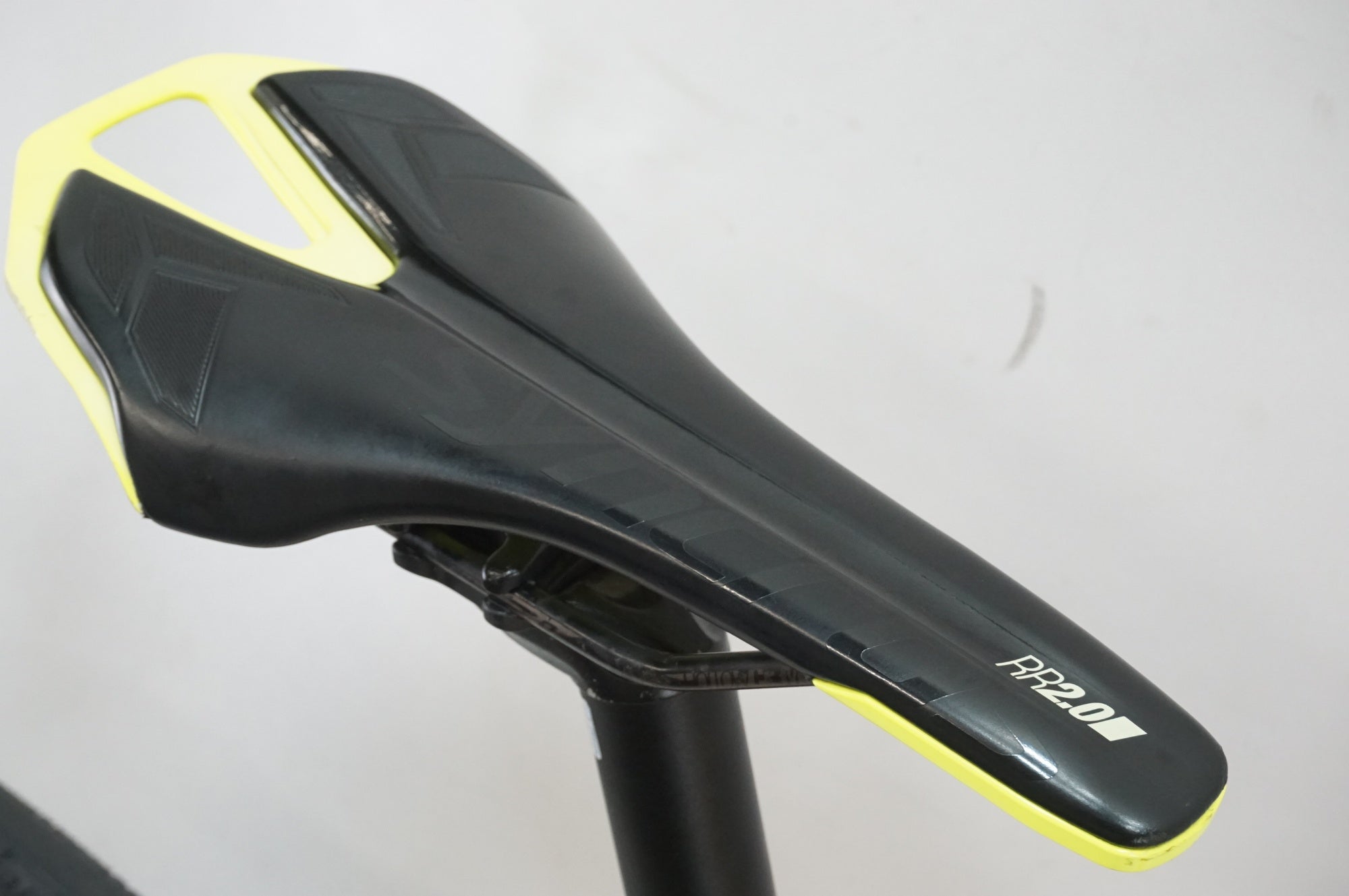 MOMENTUM 「モーメンタム」 IWANT 2.4 2014年モデル カスタム ロード