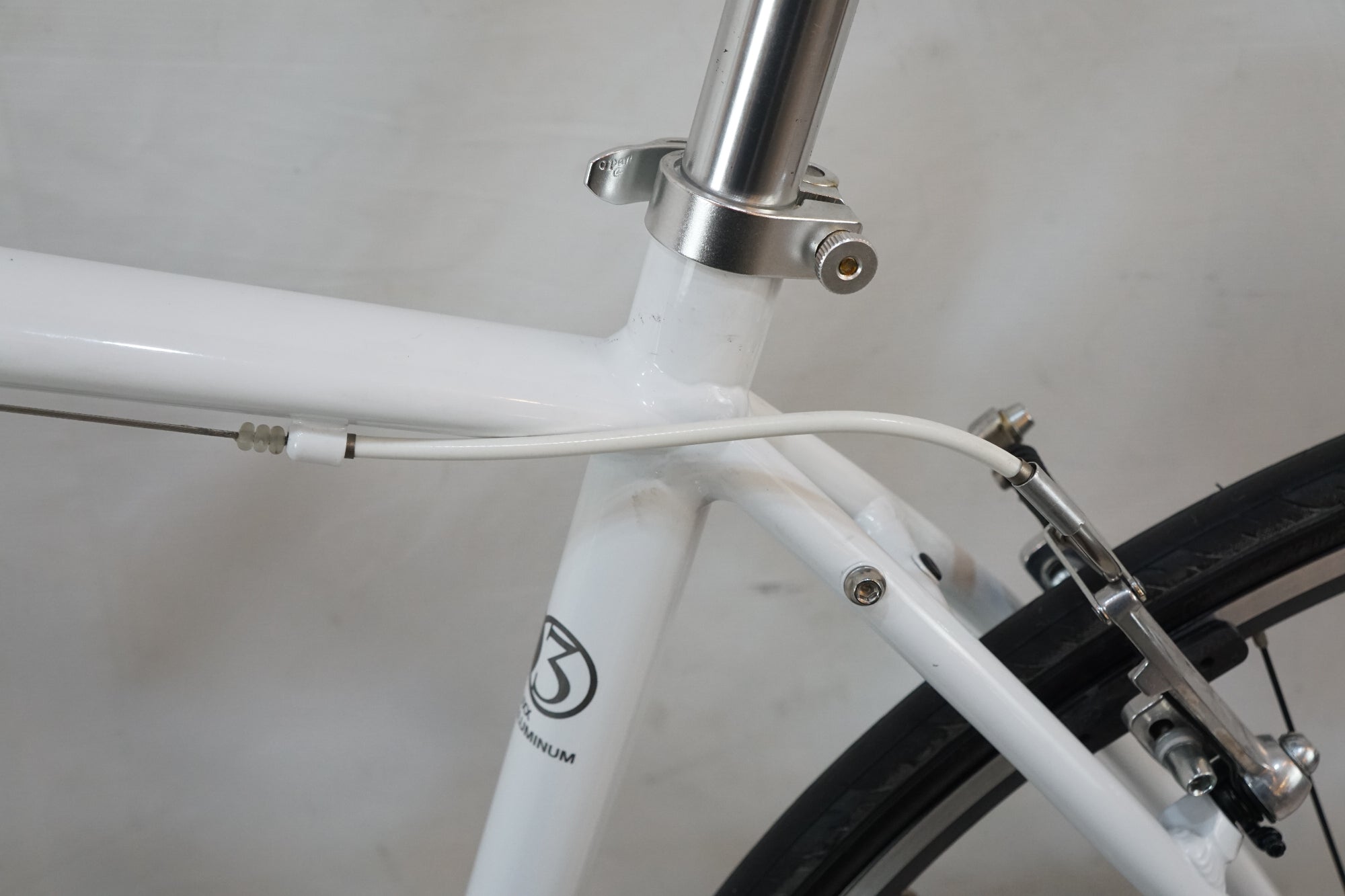 GIANT 「ジャイアント」 ESCAPE R3 2015年モデル クロスバイク / バイチャリ浦和ベース