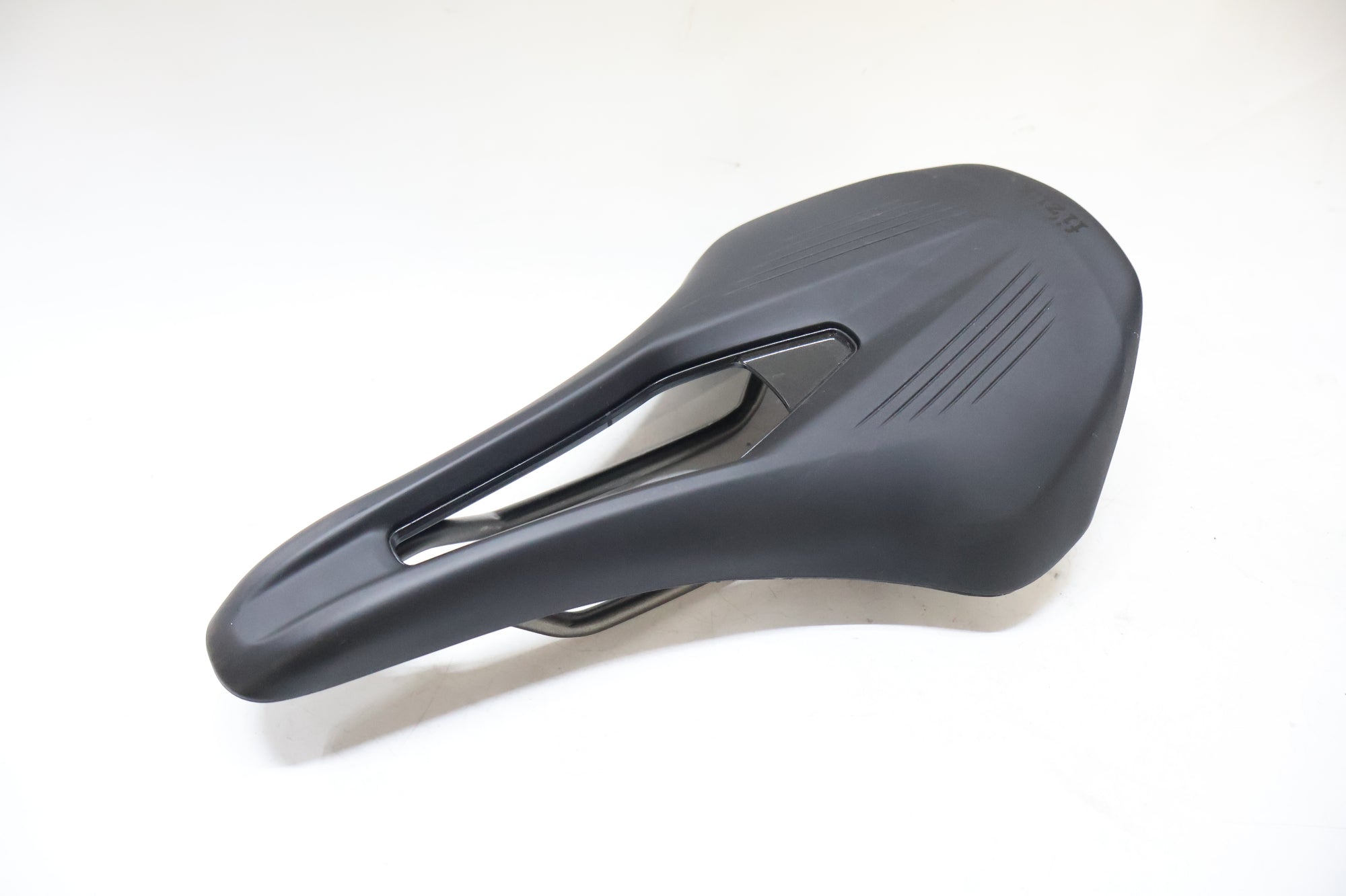 FIZIK 「フィジーク」 ARGO VENTO KIUMレール サドル / 高知店