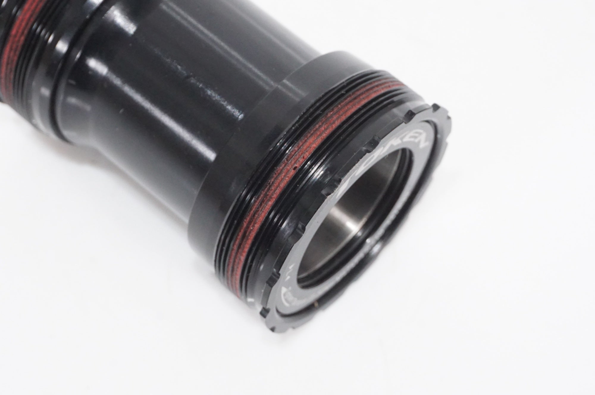 TOKEN 「トーケン」 T47R30 ボトムブラケット / AKIBA店