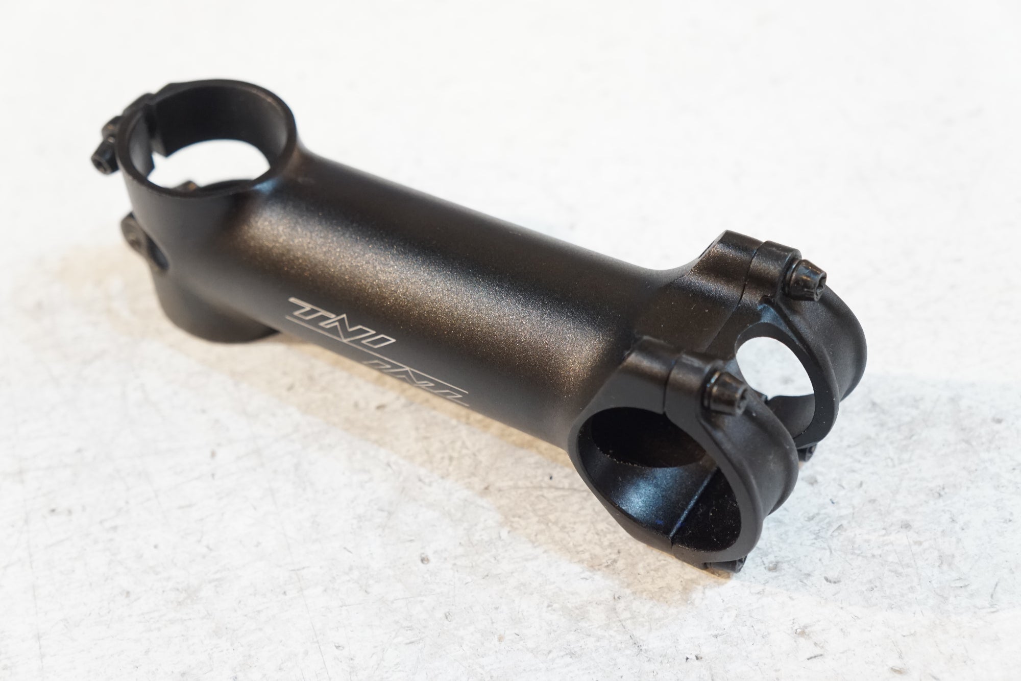 TNI 「ティーエヌアイ」 HELIUM6 110mm φ31.8  ステム / バイチャリ浦和ベース