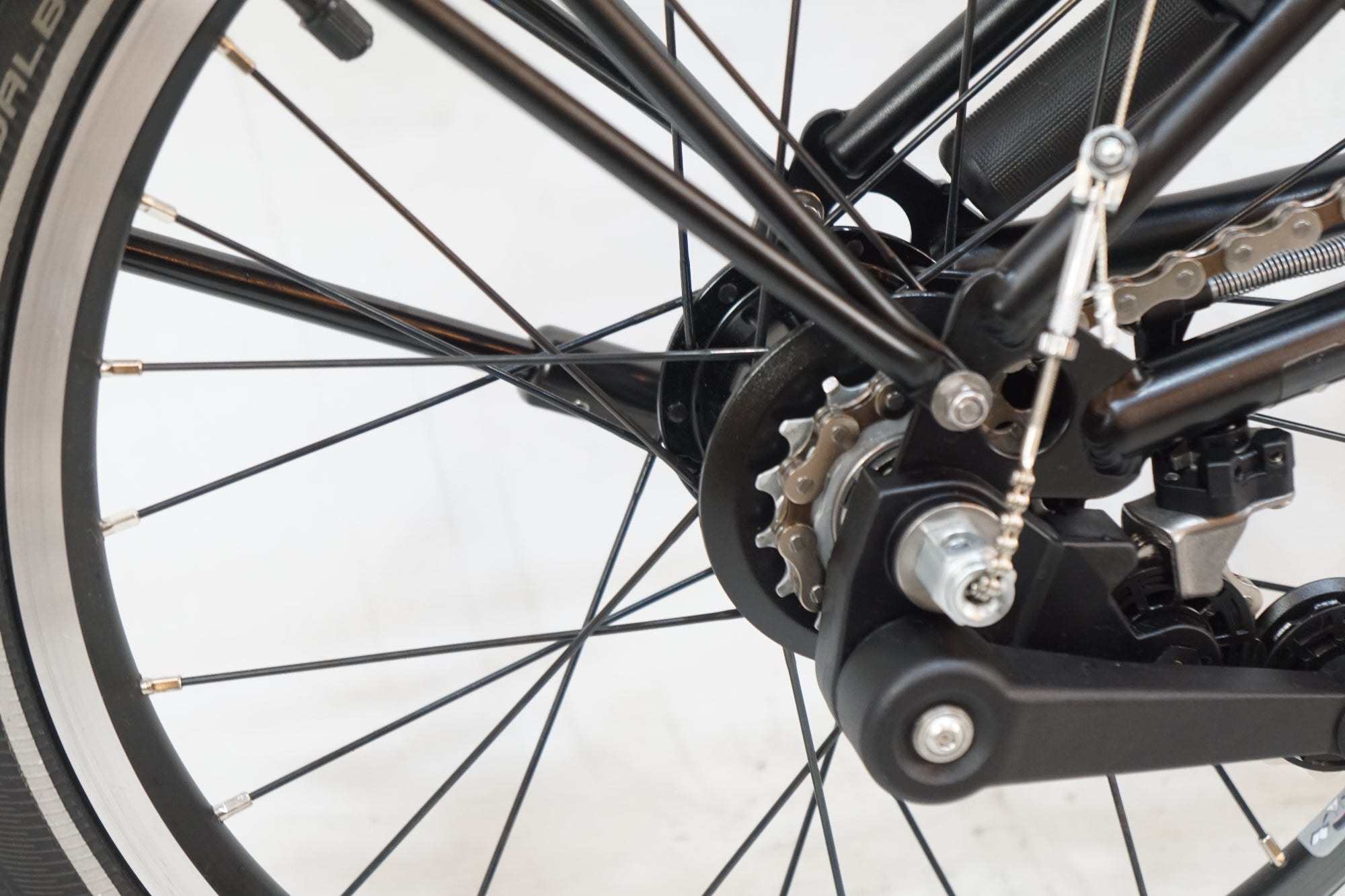 BROMPTON 「ブロンプトン」 CLINE EXPLORE WITH RACK MID BAR 2023年モデル 16インチ 折りたたみ自転車 / バイチャリ浦和ベース