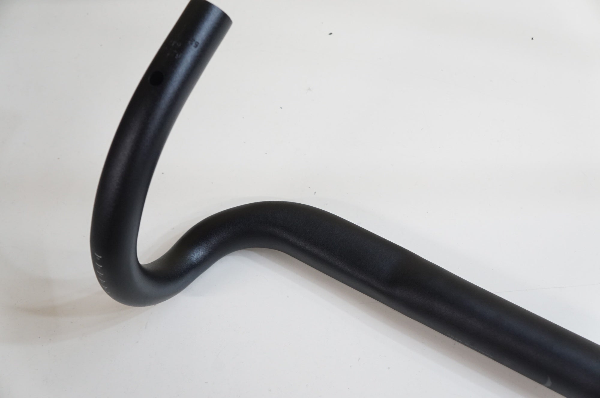 スペシャライズド　カーボンハンドル　420㎜ SPECIALIZED 「スペシャライズド」 SHALLOWBEND φ31.8 420mm ハンドル
