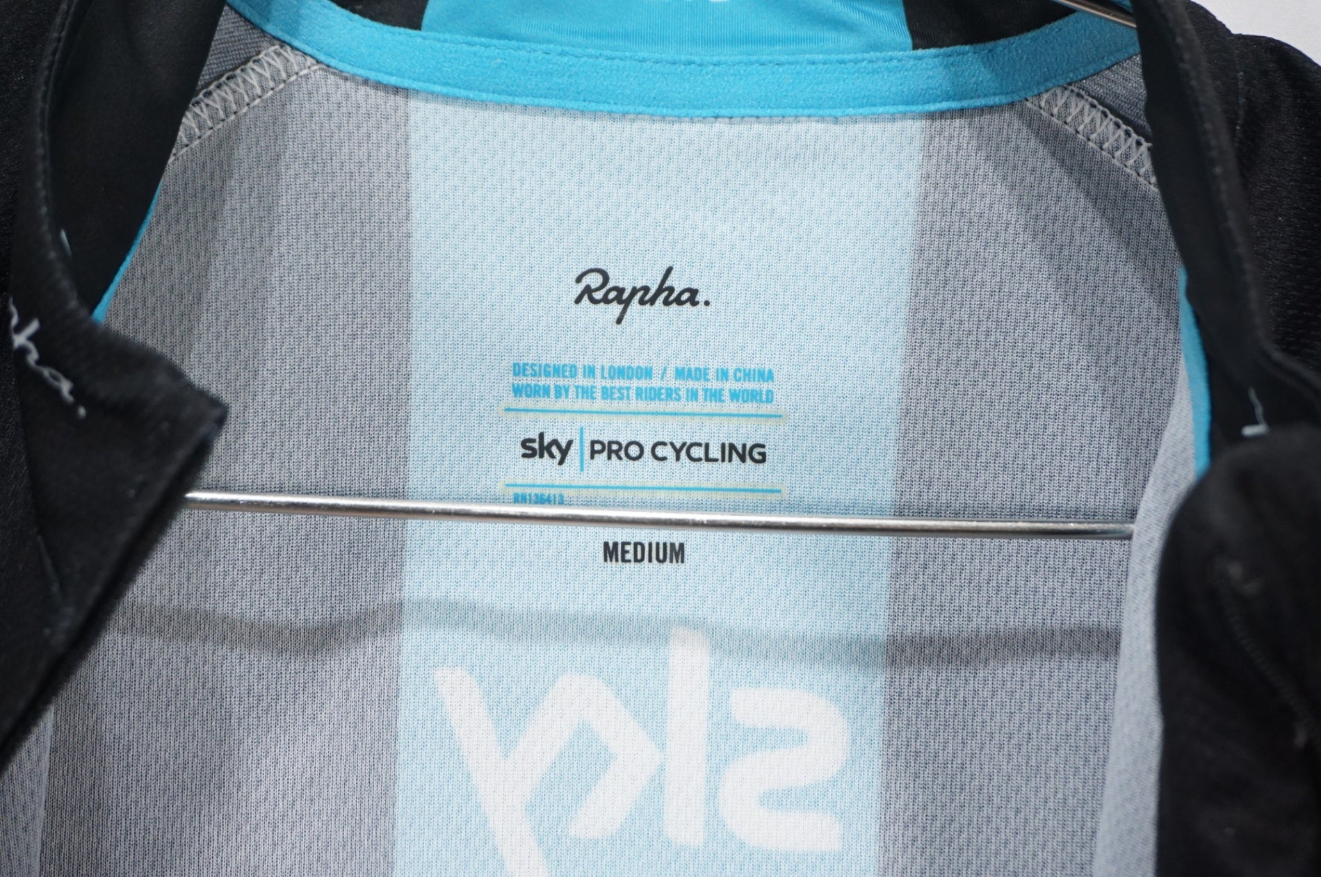 ラファ Rapha Team SKY トレーニングジャージ  - Mサイズ RAPHA 「ラファ」 TEAM SHORT SLEEVE JERSEY TEAM SKY Mサイズ 半袖
