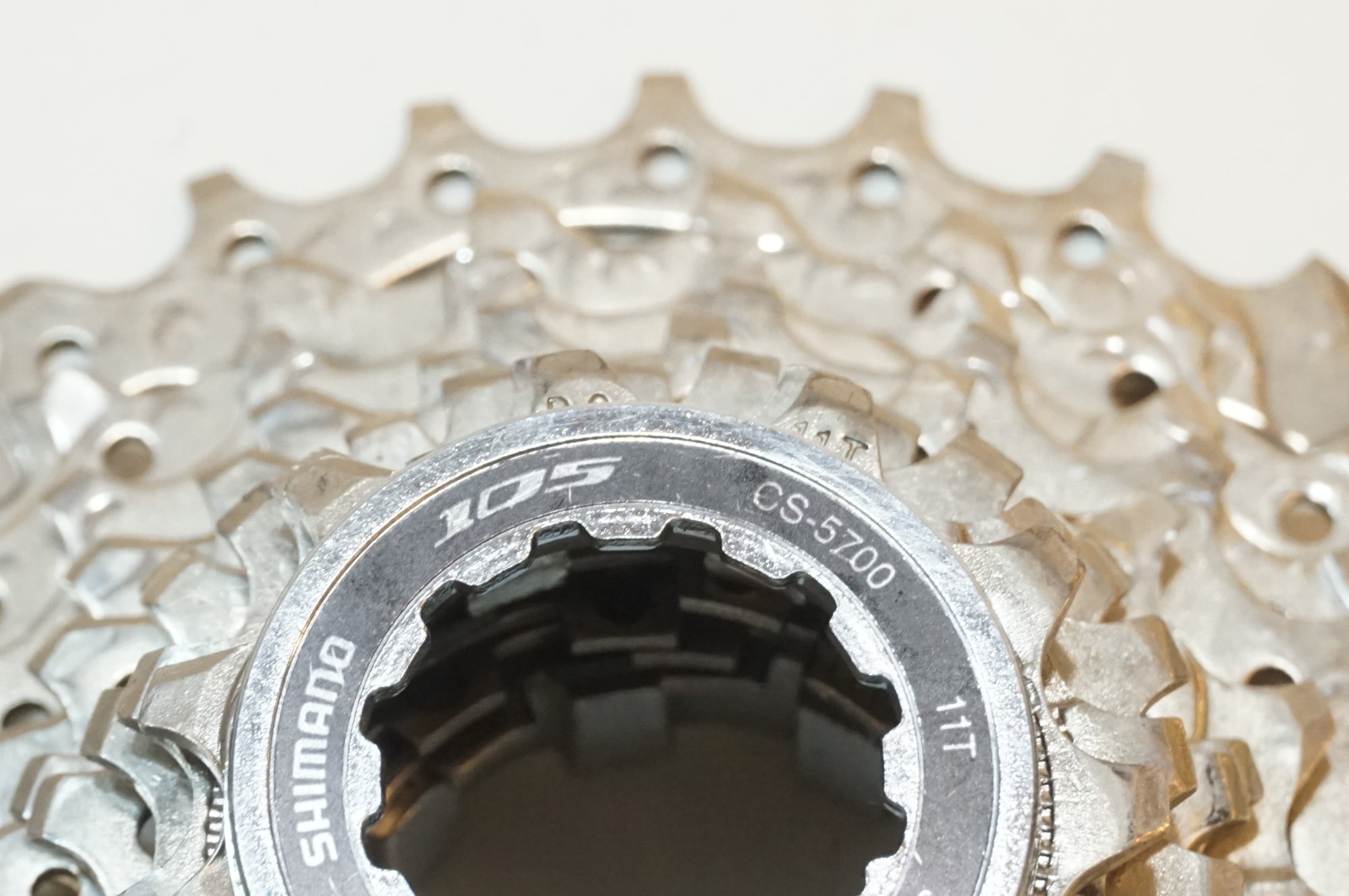 SHIMANO 「シマノ」 105 CS-5700 11-28T スプロケット / 浦和ベース
