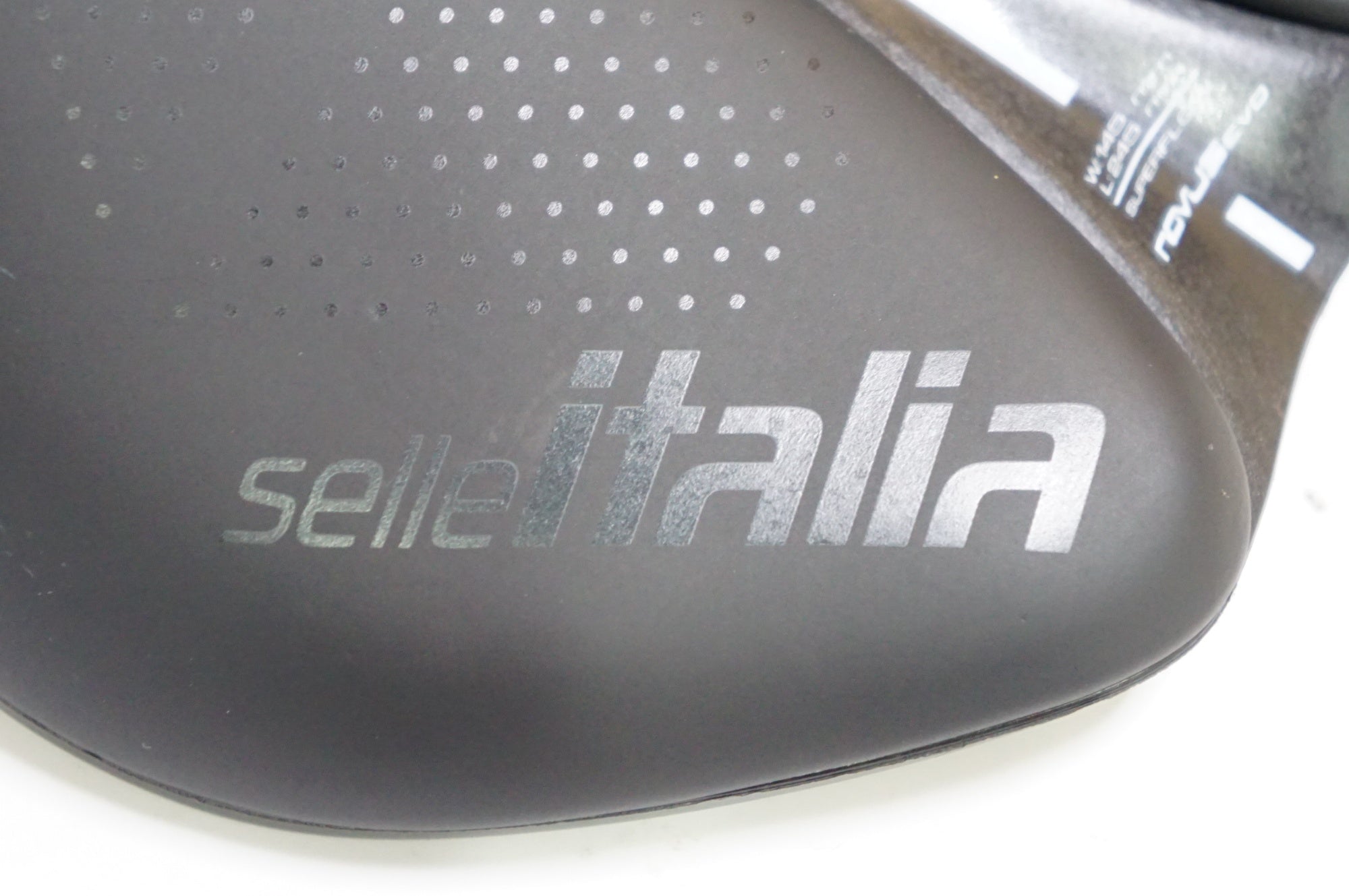 SELLE ITALIA 「セラ イタリア」 NOVUS BOOST EVO SUPERFLOW サドル