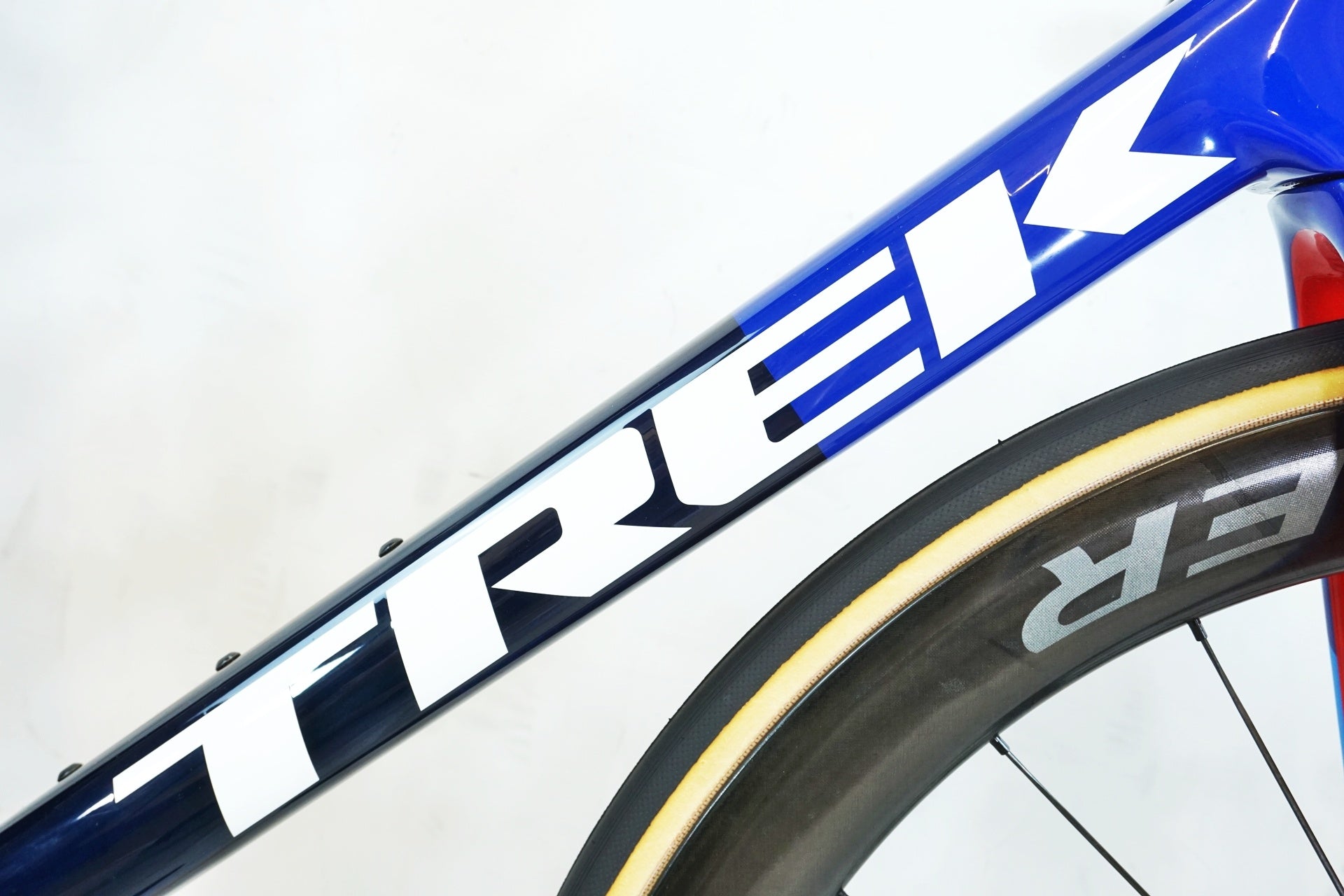TREK 「トレック」 MADONE SLR9 AXS GEN8 2025年モデル ロードバイク / 有明ガーデン店