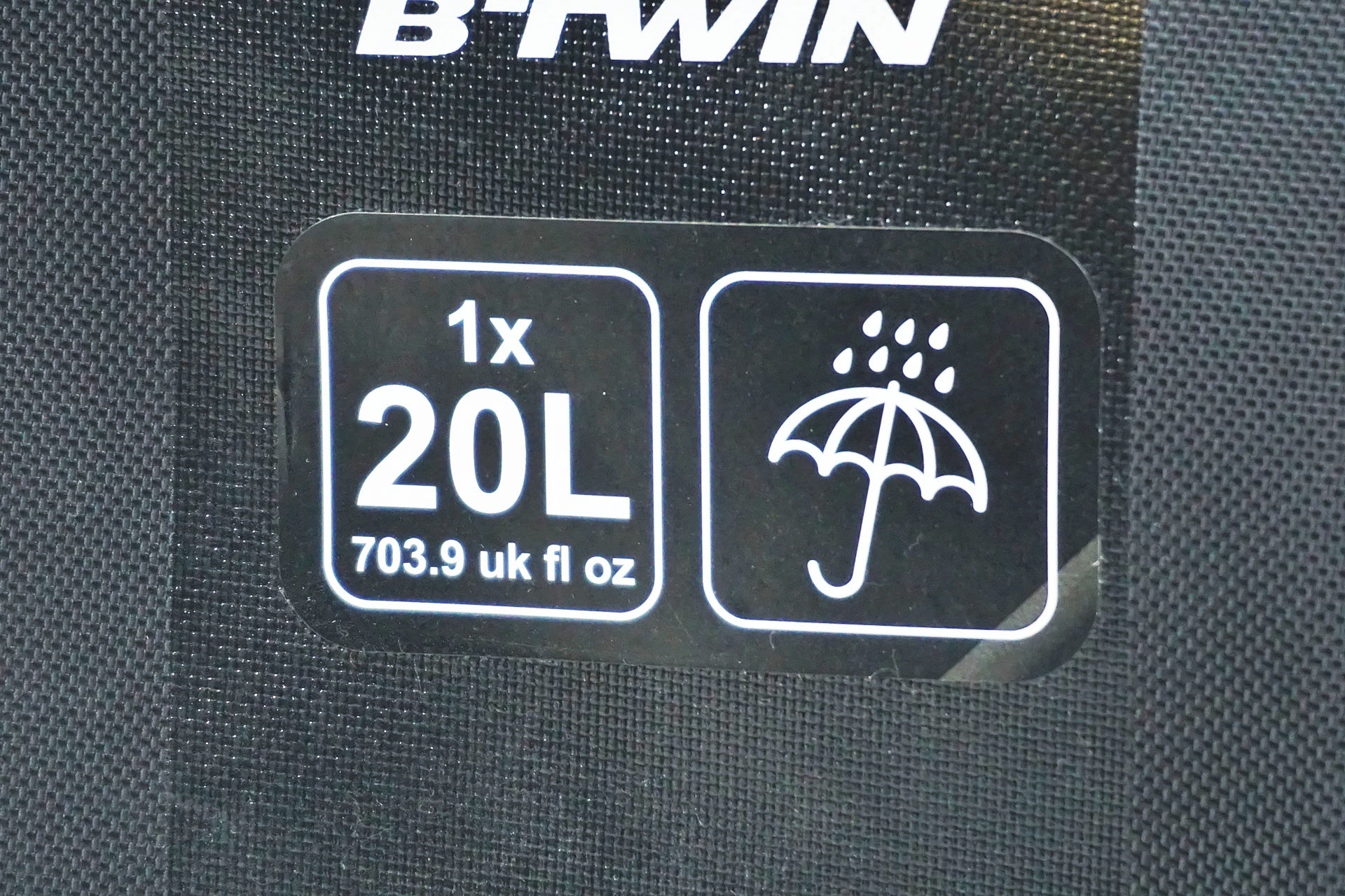 BTWIN 「ビトウィン」 WATERPROOF PANNIER RACK BIKE BAG 20L パニアバッグ / 有明ガーデン店