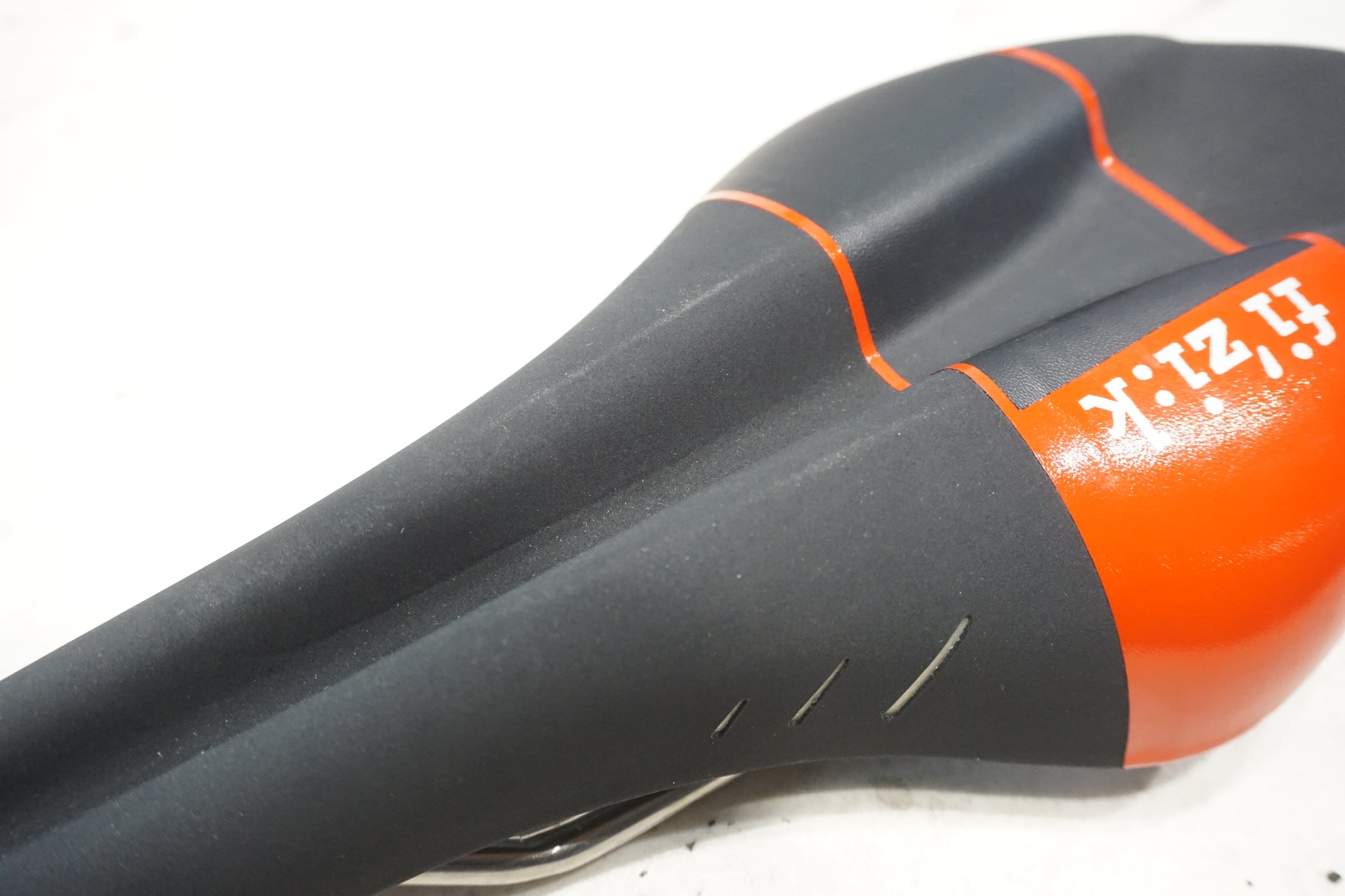 FIZIK 「フィジーク」 ARIONE VSX KIUMレール サドル / 横浜戸塚店