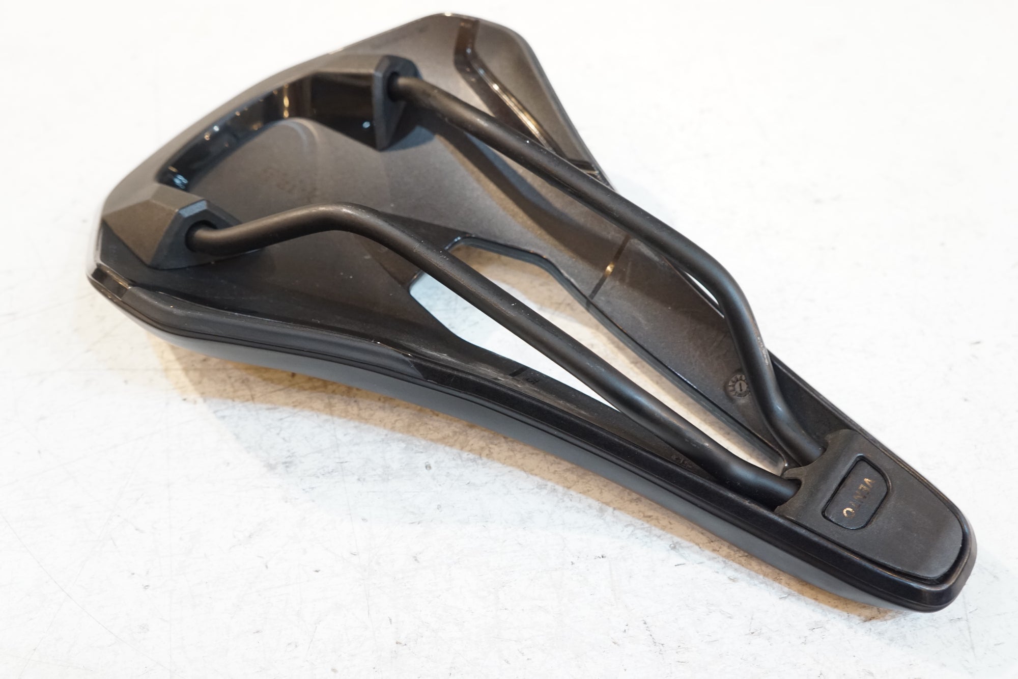 FIZIK 「フィジーク」 VENTO ARGO R5 サドル / バイチャリ浦和ベース