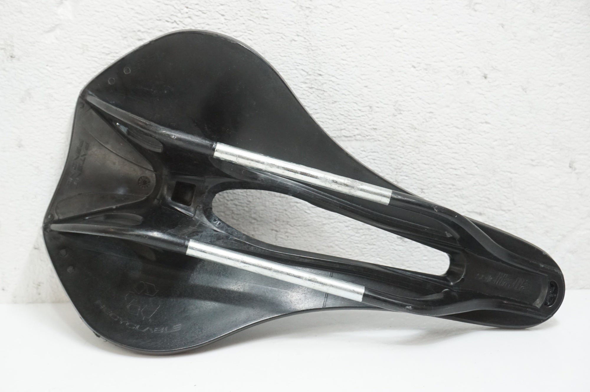 BIANCHI 「ビアンキ」 MODEL X サドル / 大宮店