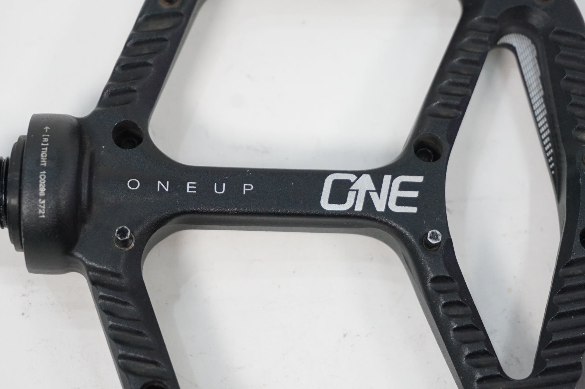 ONEUP 「ワンアップ」 アルミ フラットペダル / 川越店