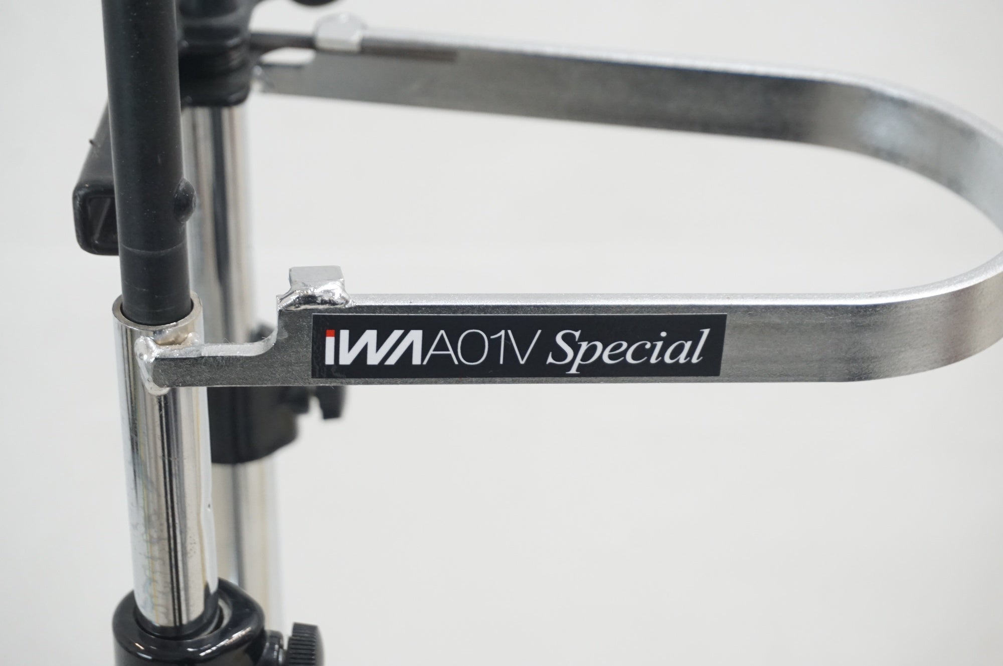 IWA 「アイダブルエー」 A01V SPECIAL ディスプレイスタンド / 福岡店