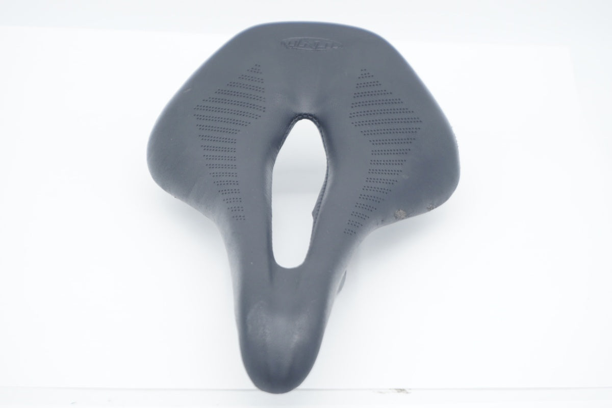 TNI 「ティーエヌアイ」 LITEFLY サドル / 滋賀大津店