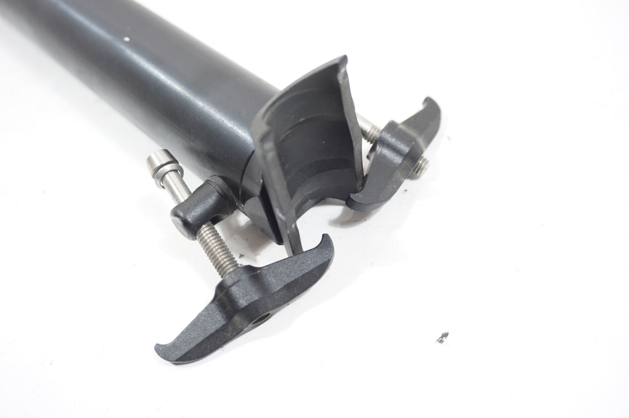 KCNC 「ケーシーエヌシー」 LITE WING 7000 φ33.9 550mm シートポスト