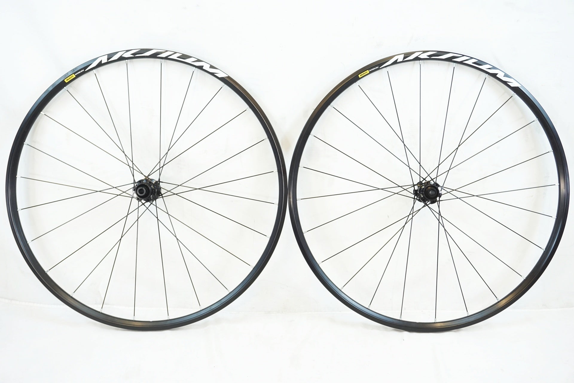 MAVIC 「マビック」 AKSIUM DISC シマノ11速 ホイールセット / 有明