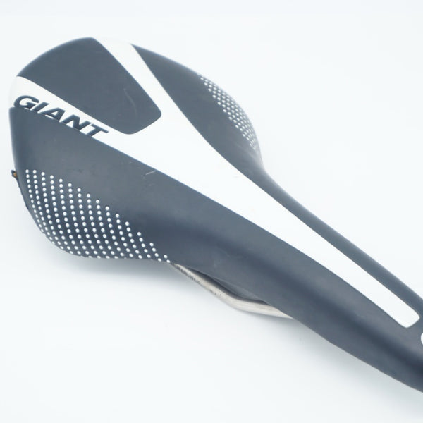 GIANT 「ジャイアント」 サドル / 京都八幡店 ｜ バイチャリ公式