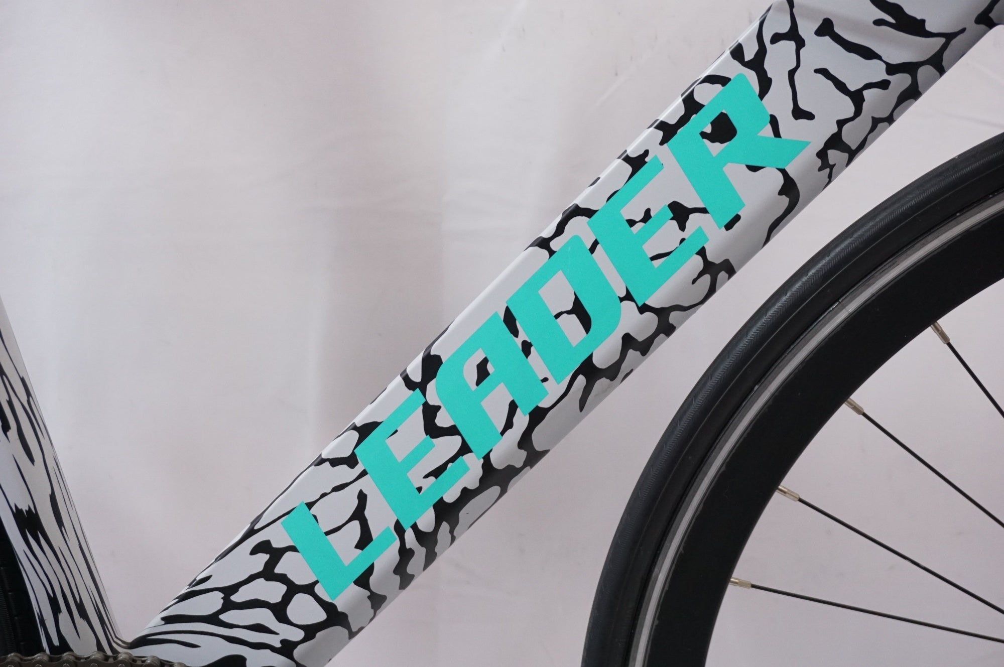LEADER BIKES 「リーダーバイク」 735TR ATOMS 2019年モデル ピスト