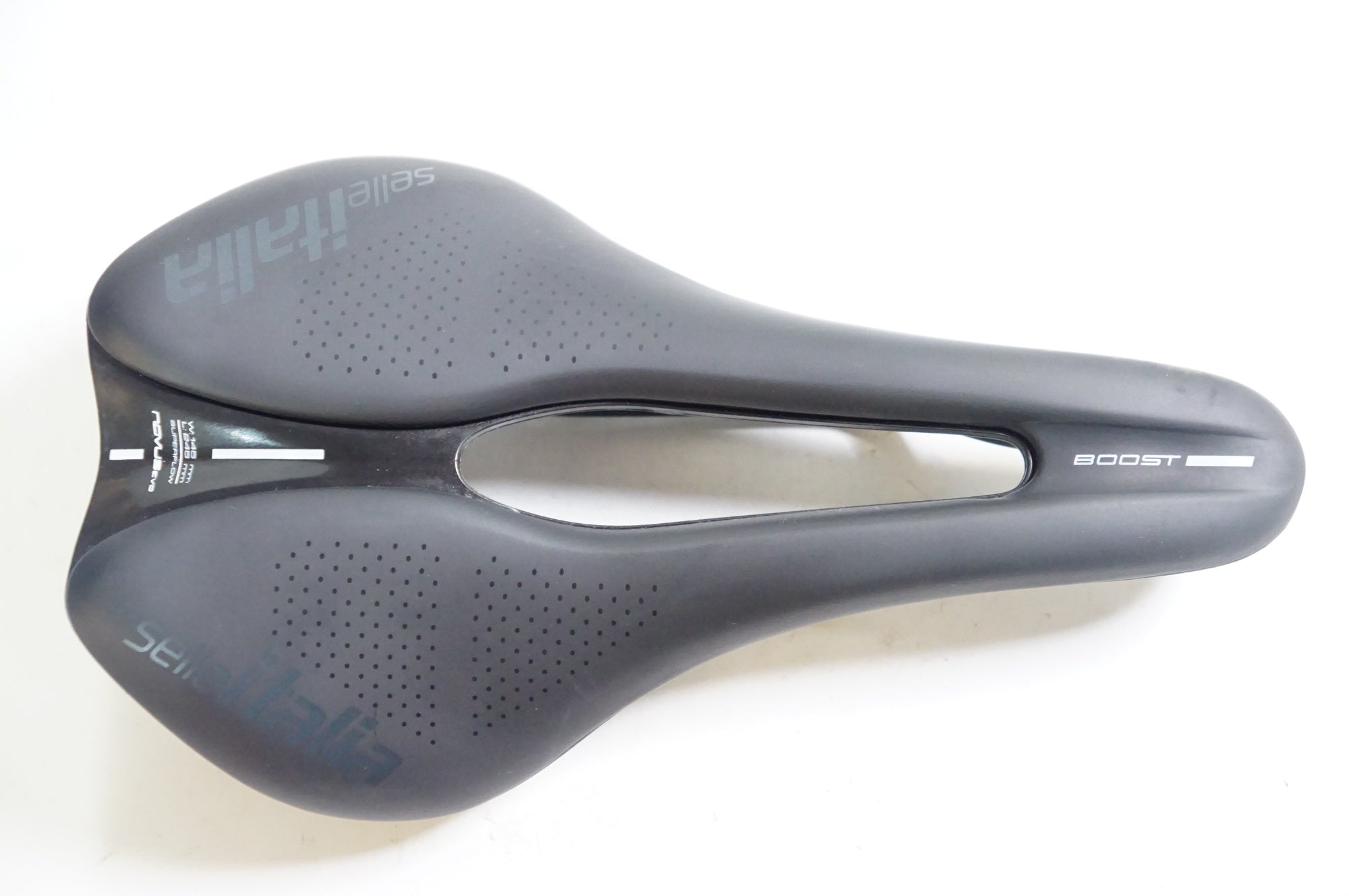 SELLE ITALIA 「セラ イタリア」 NOVUS BOOST EVO SUPERFLOW サドル / 熊谷本店