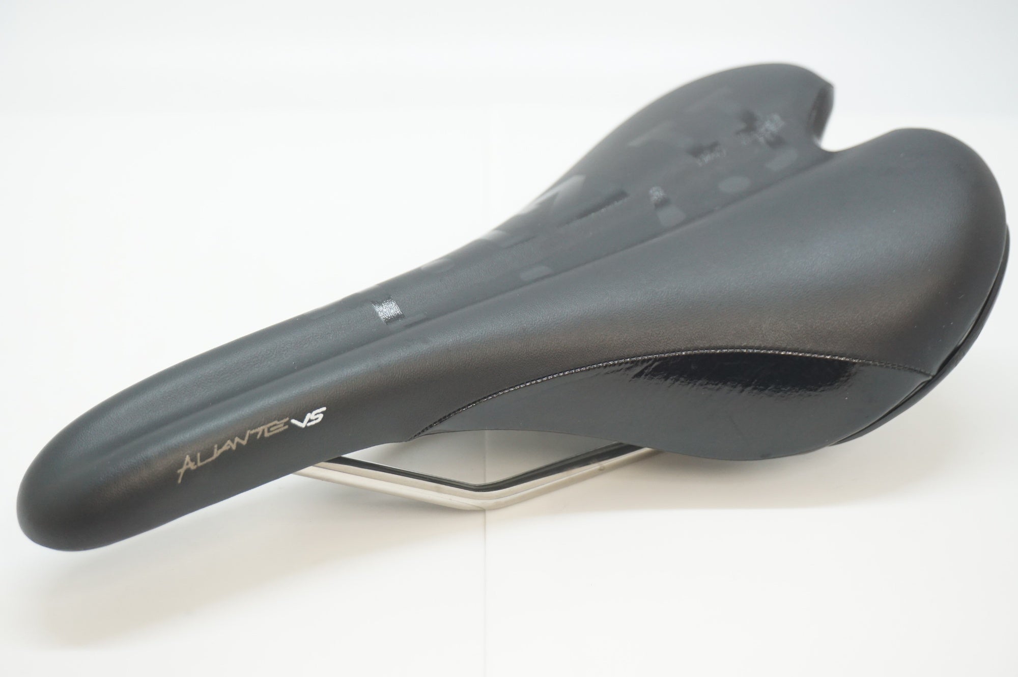 FIZIK 「フィジーク」 ALIANTE VS サドル / 福岡アイランドシティ店