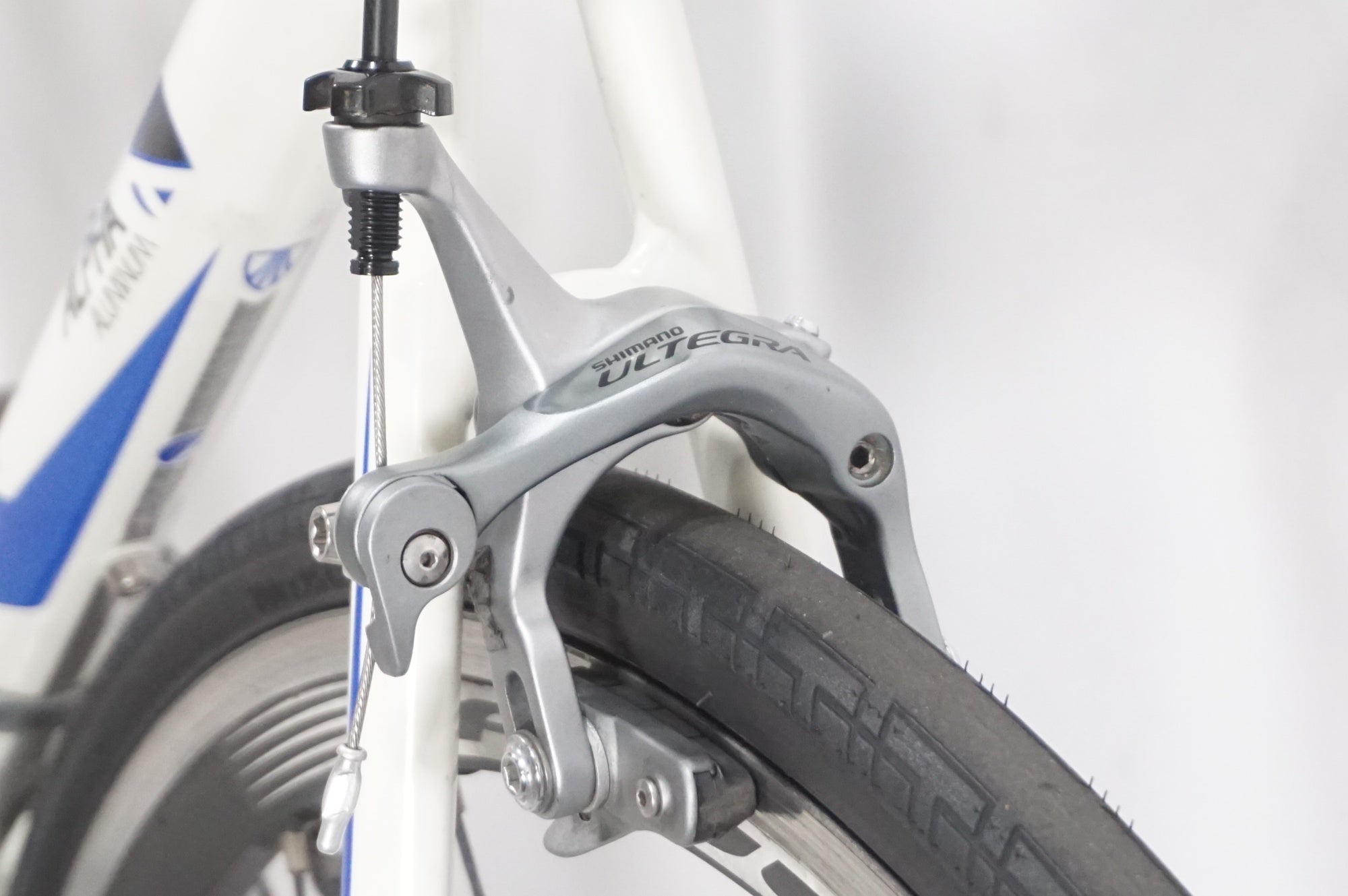 TREK 「トレック」 2.5 ALPHA 2011年モデル ロードバイク / AKIBA店