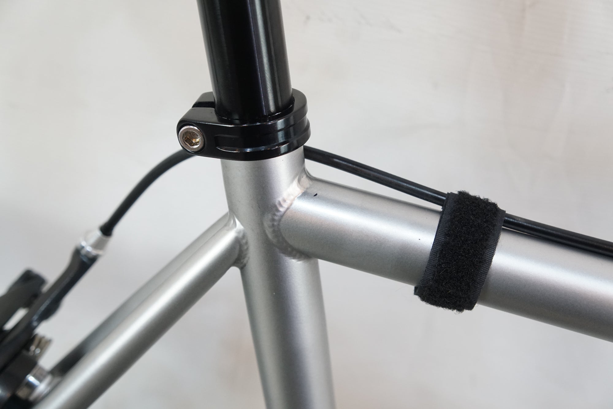 FUJI 「フジ」 FEATHER 2023年モデル ピストバイク / バイチャリ浦和ベース