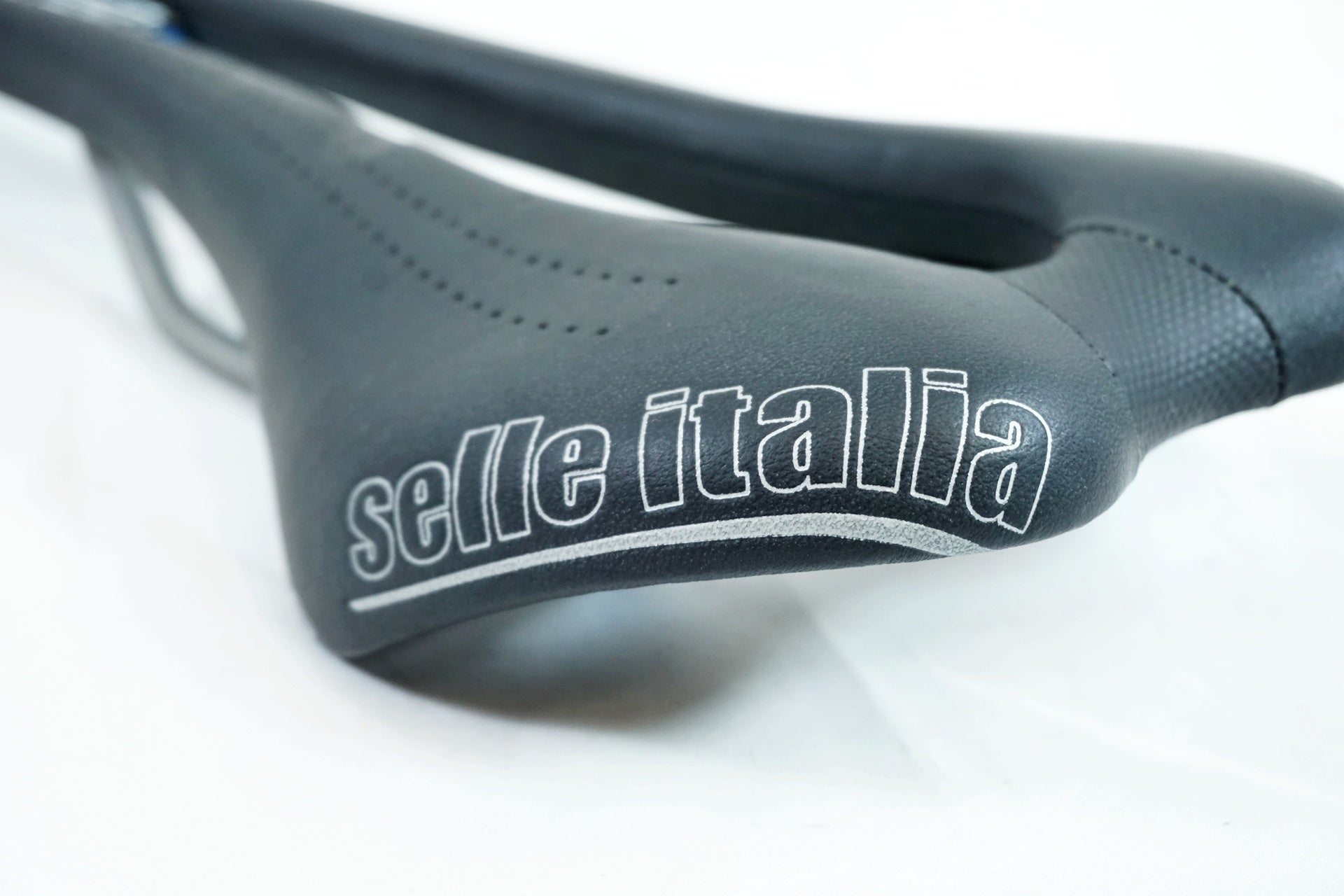 SELLE ITALIA 「セライタリア」 SLR SUPER FLOW TITANIUM サドル