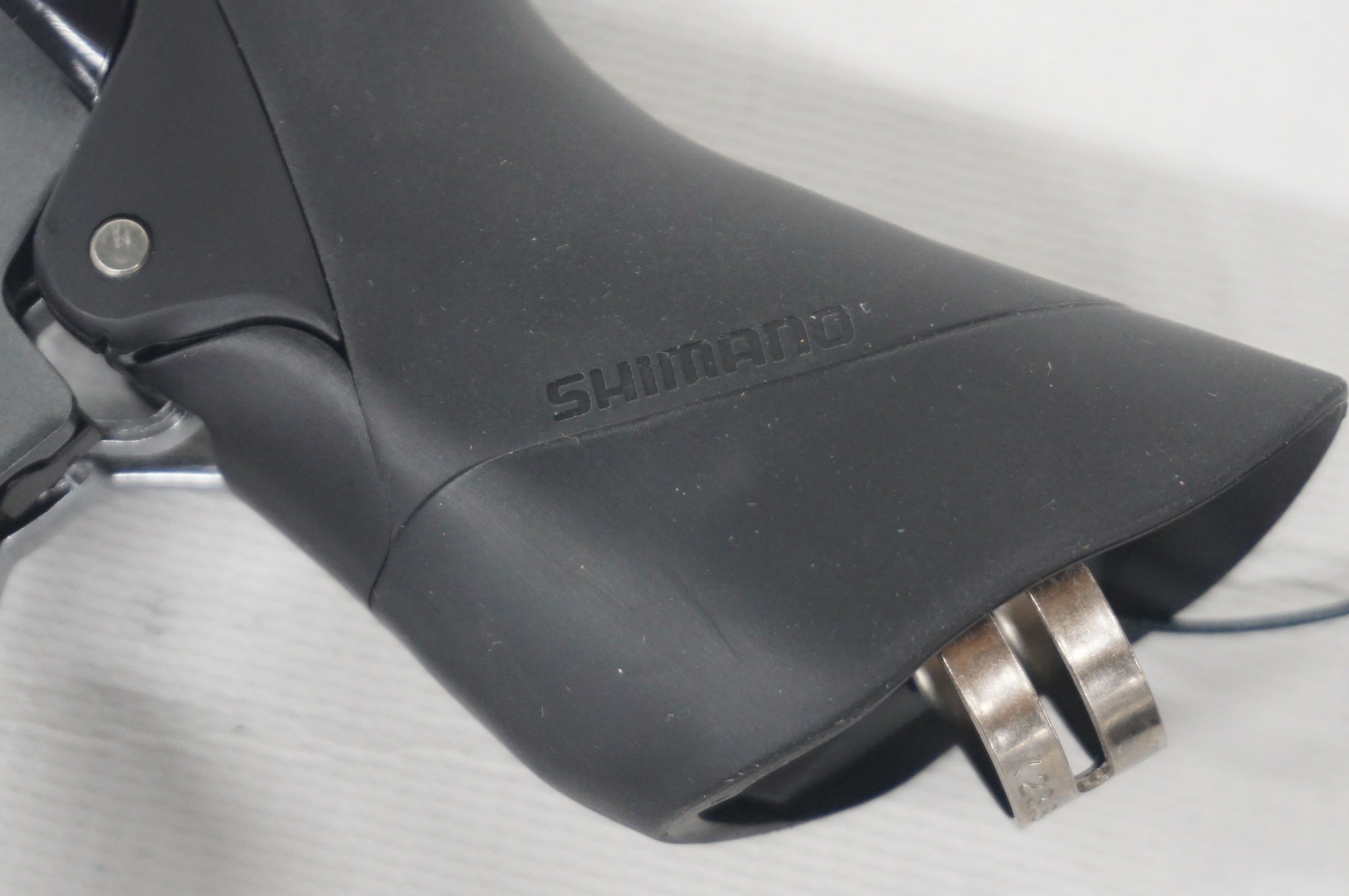 Shimano ST-R2000デュアルコントロールレバー　美品 SHIMANO 「シマノ」 CLARIS ST-R2000 デュアルコントロール