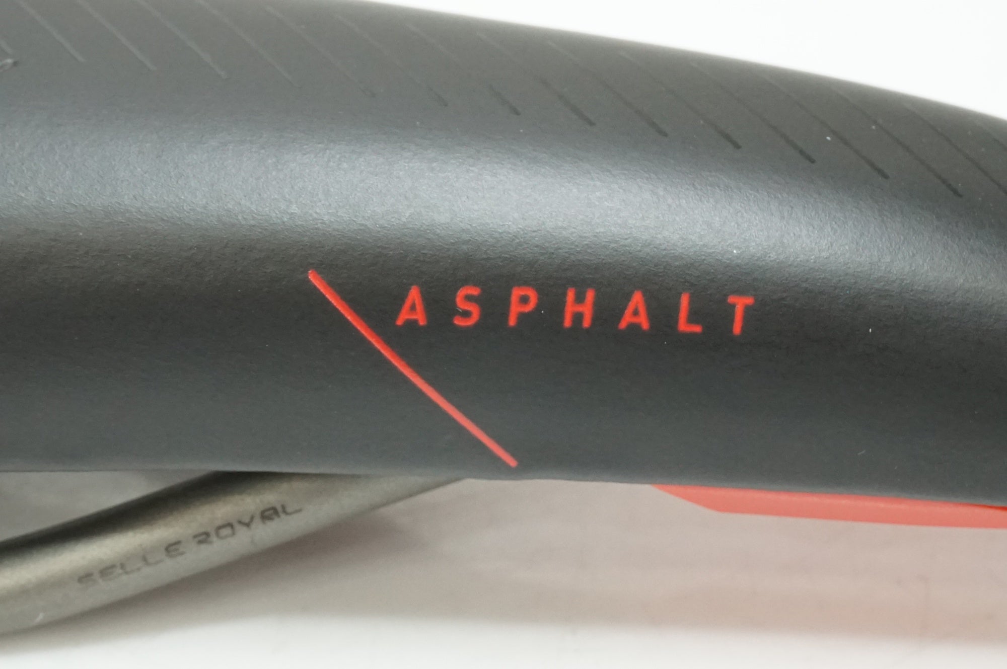 SELLE ROYAL 「セラロイヤル」 ASPHALT サドル / 大宮店