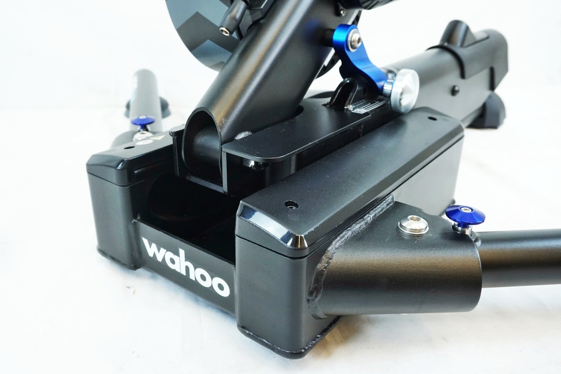 WAHOO 「ワフー」 KICKR MOVE スマートトレーナー / 有明ガーデン店