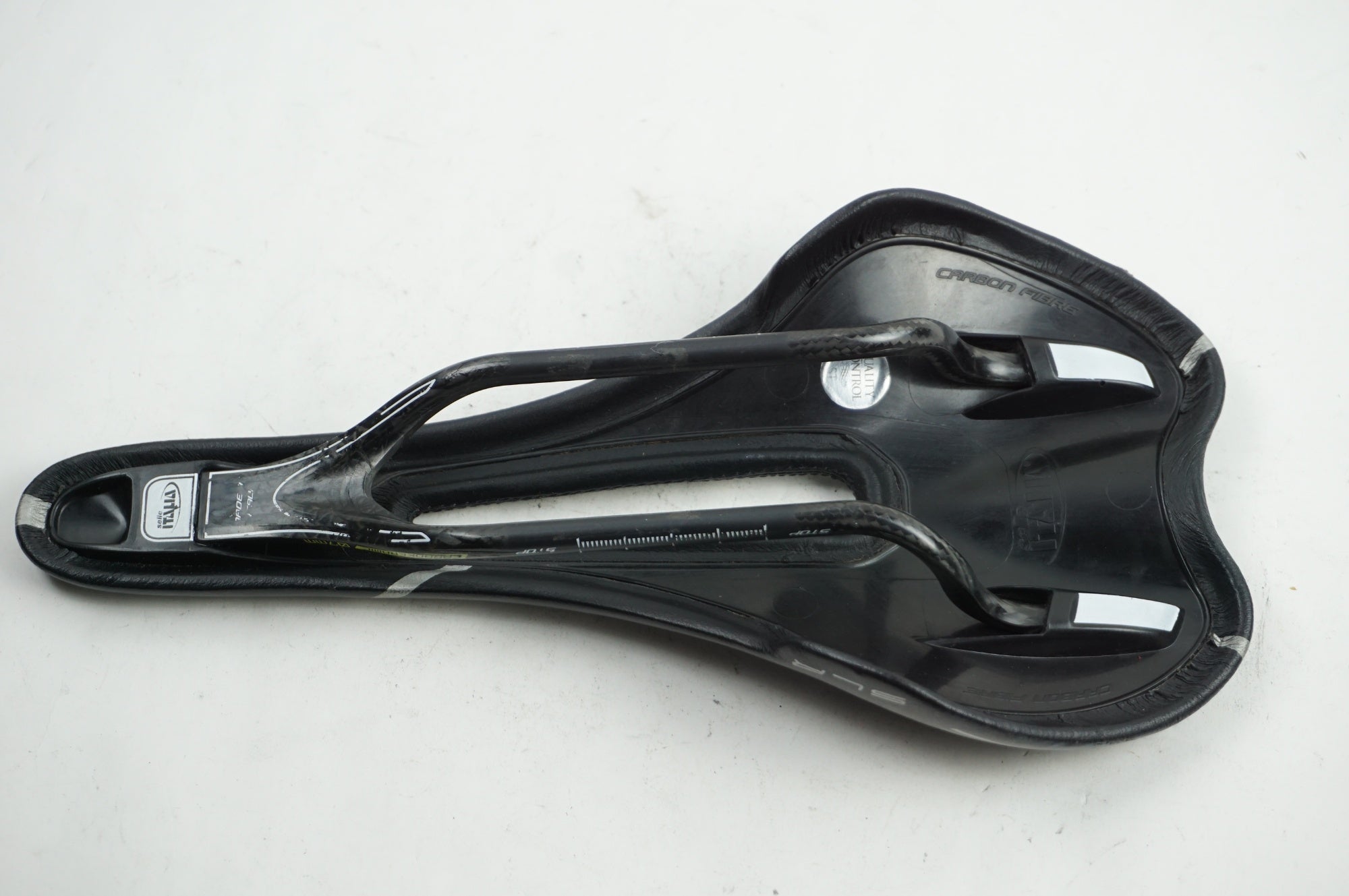 SELLA ITALIA 「セライタリア」 SLR KIT CARBONIO FLOW サドル / 川越