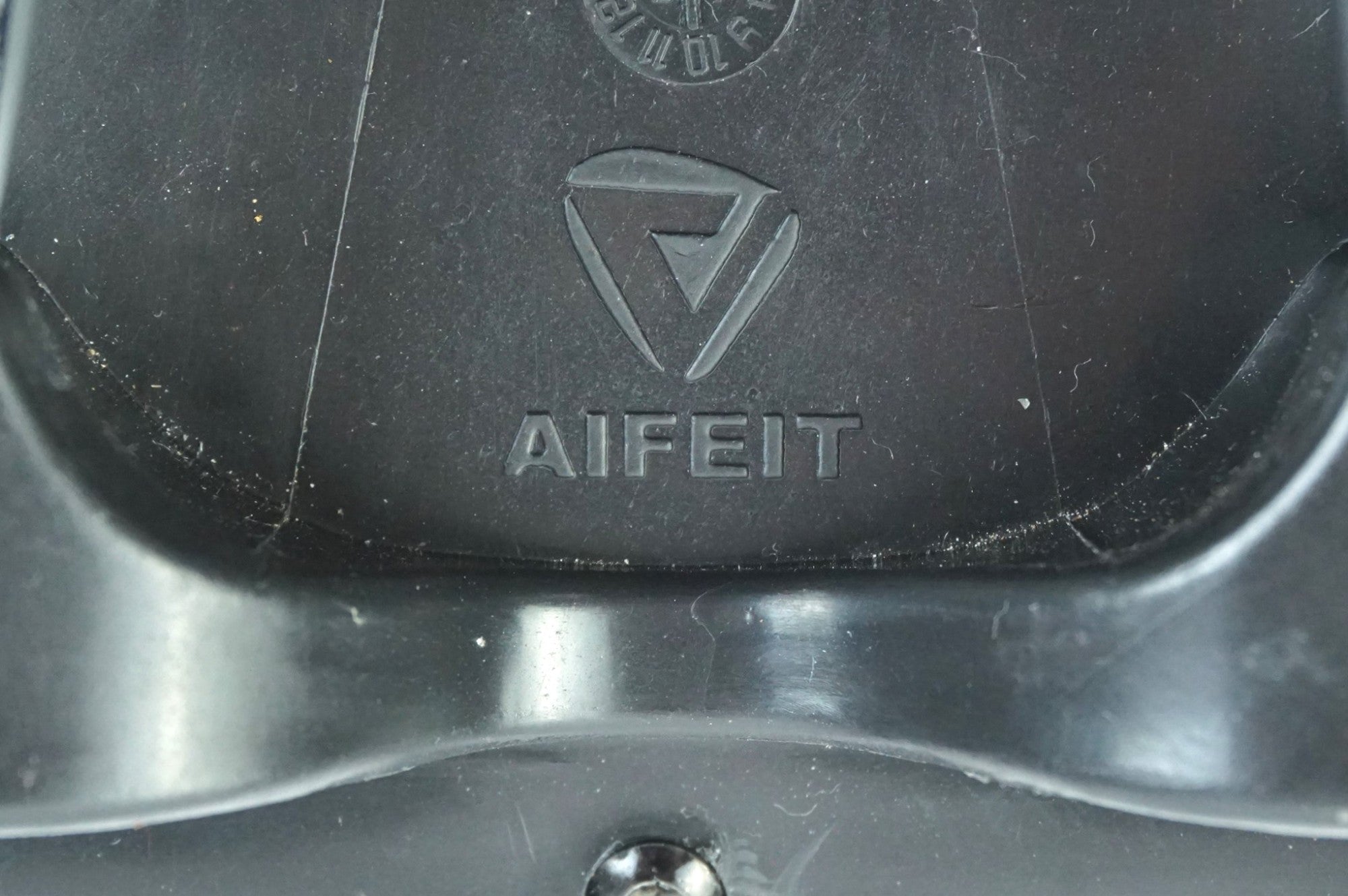 AIFEIT 「アイフェイト」 MACARON サドル / 中目黒店