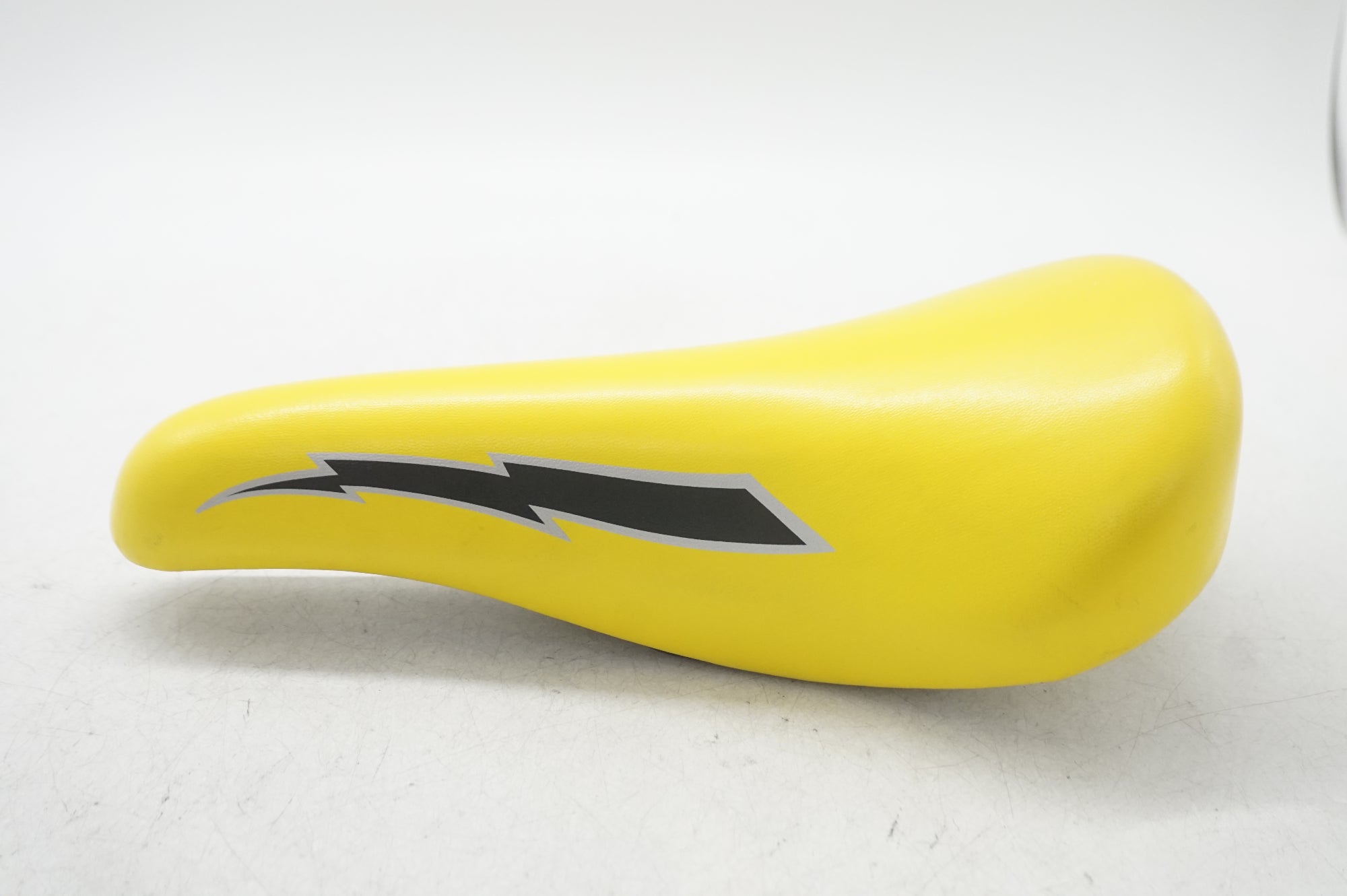 KUWAHARA 「クワハラ」 サドル / 大阪門真店