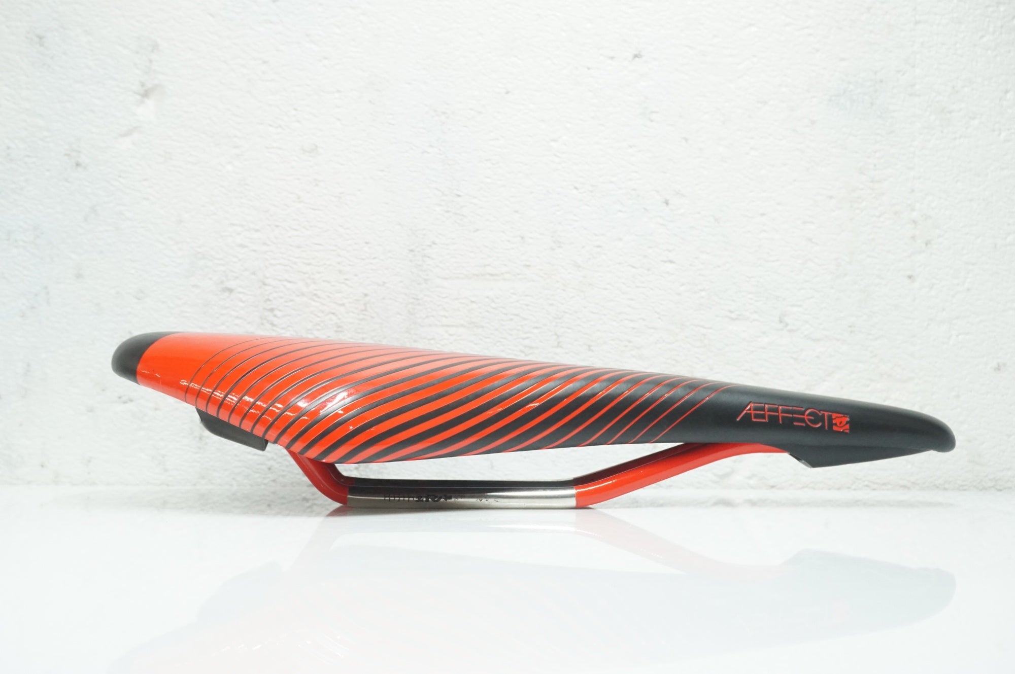 RACEFACE 「レースフェイス」 AEFFECT サドル / 大宮店