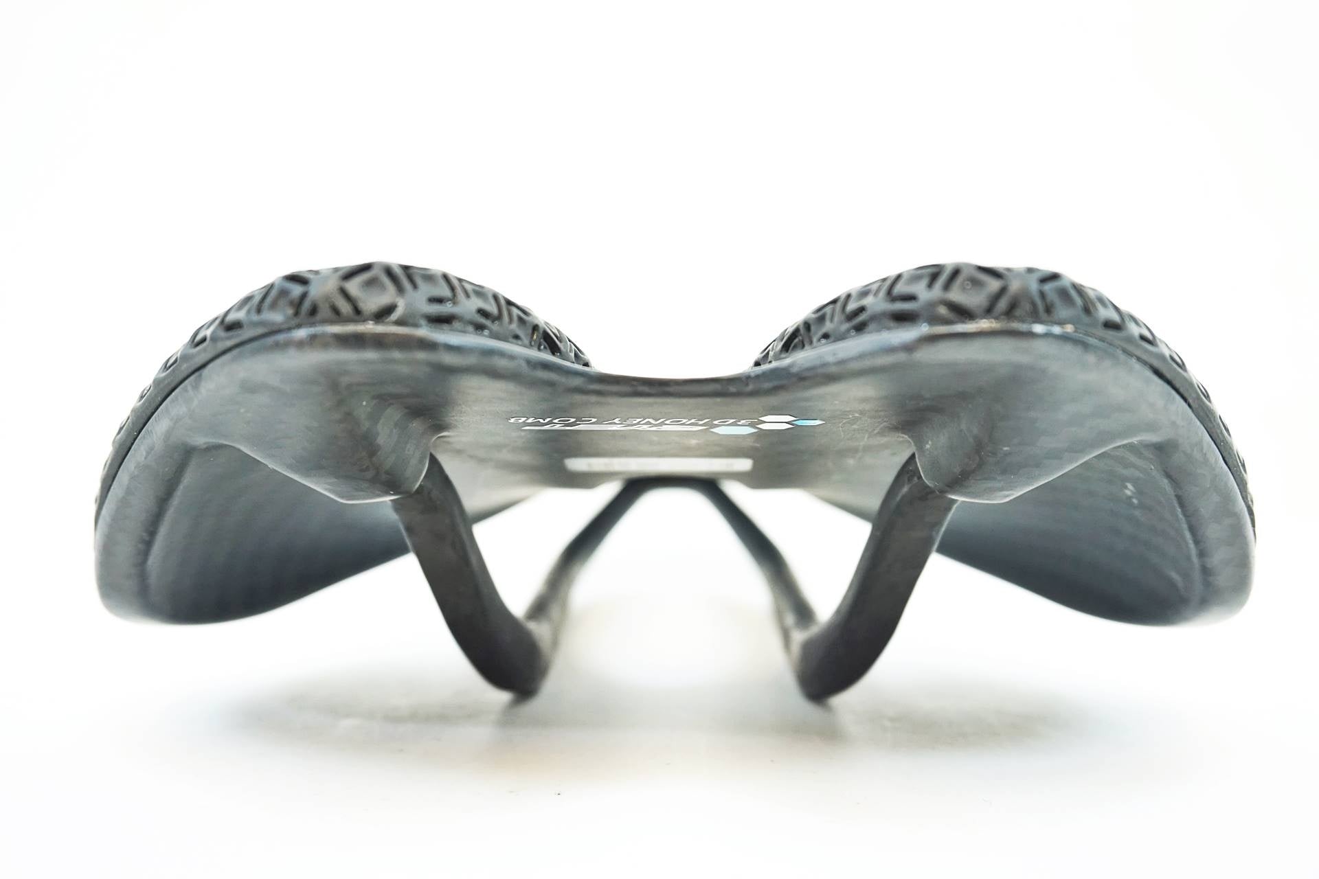 RYET 「リーエト」 3D HONEY COMB サドル / 有明ガーデン店