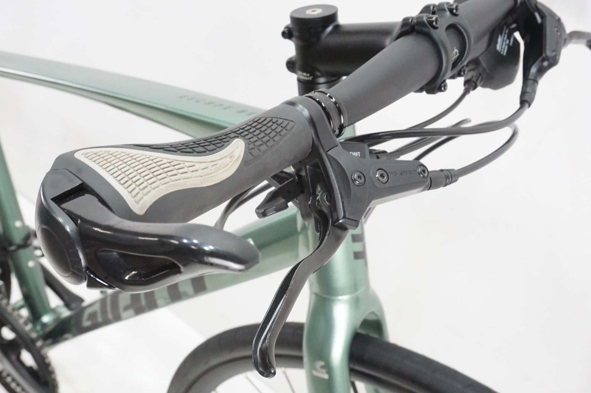 GIANT 「ジャイアント」 ESCAPE RX2 DISC LTD 2023年モデル クロスバイク / 大宮店