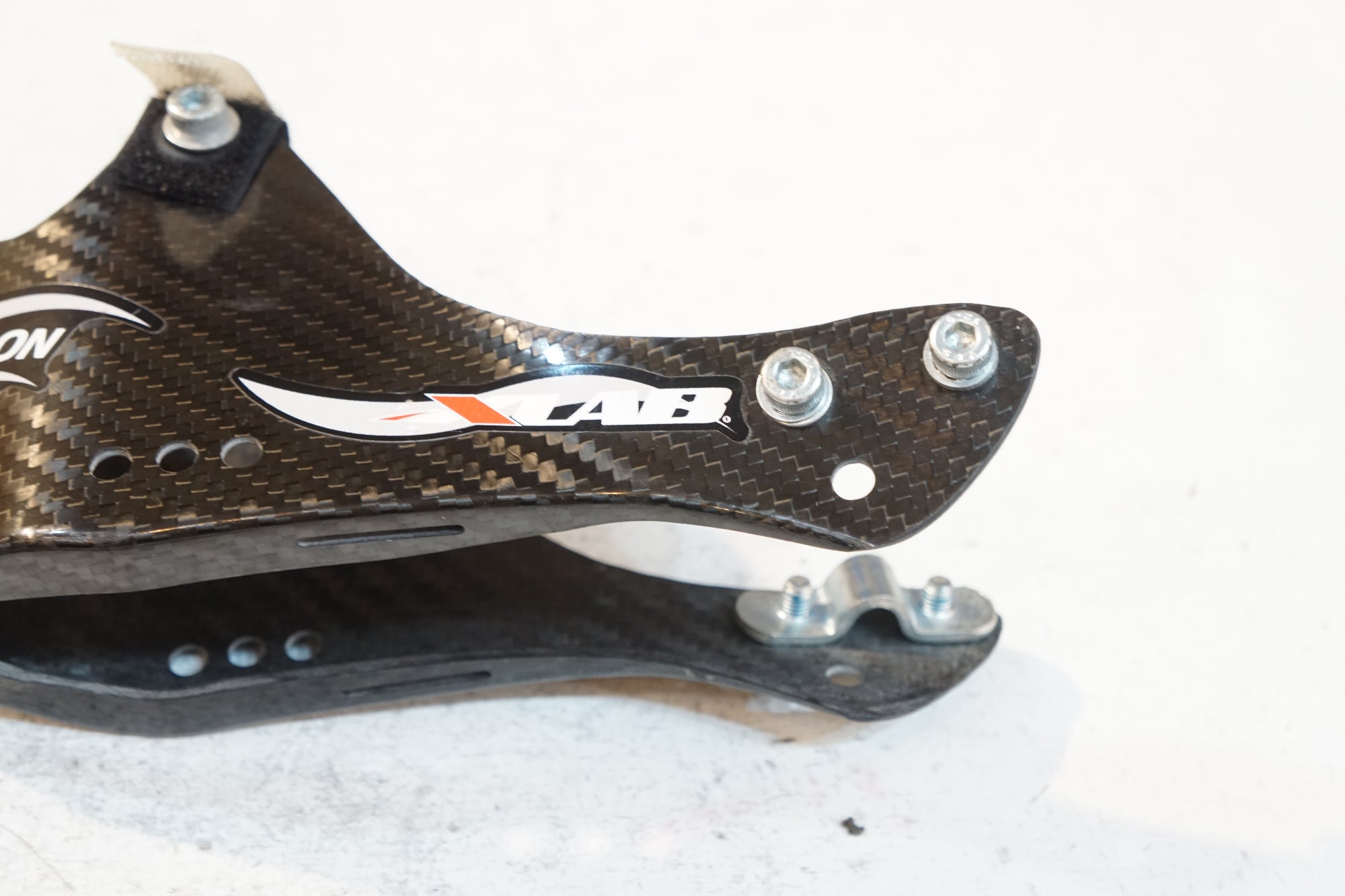XLAB 「エックスラボ」 CARBON WING 400I ボトルケージ / バイチャリ
