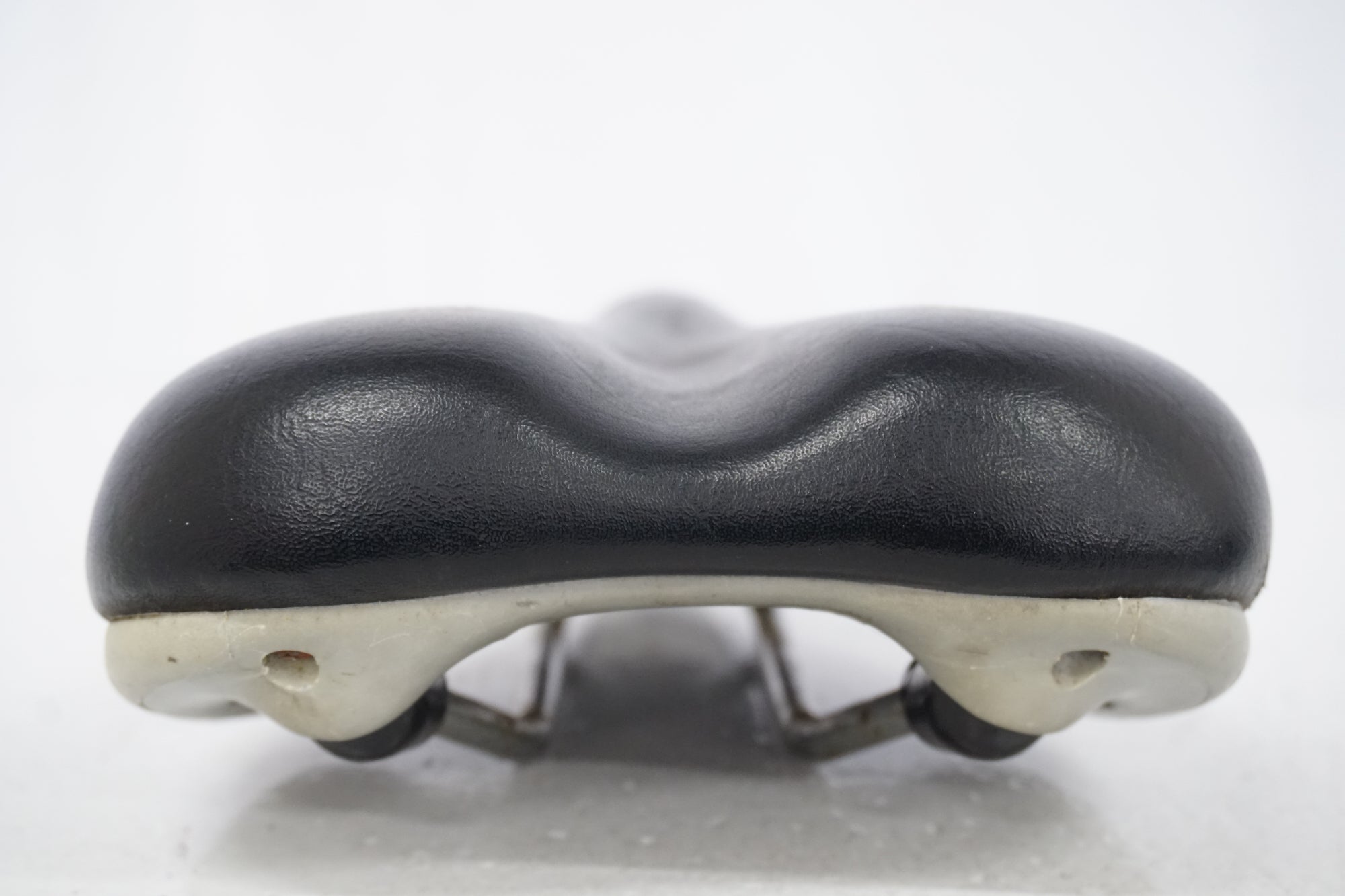 VELO 「ベロ」 サドル / 浜松店