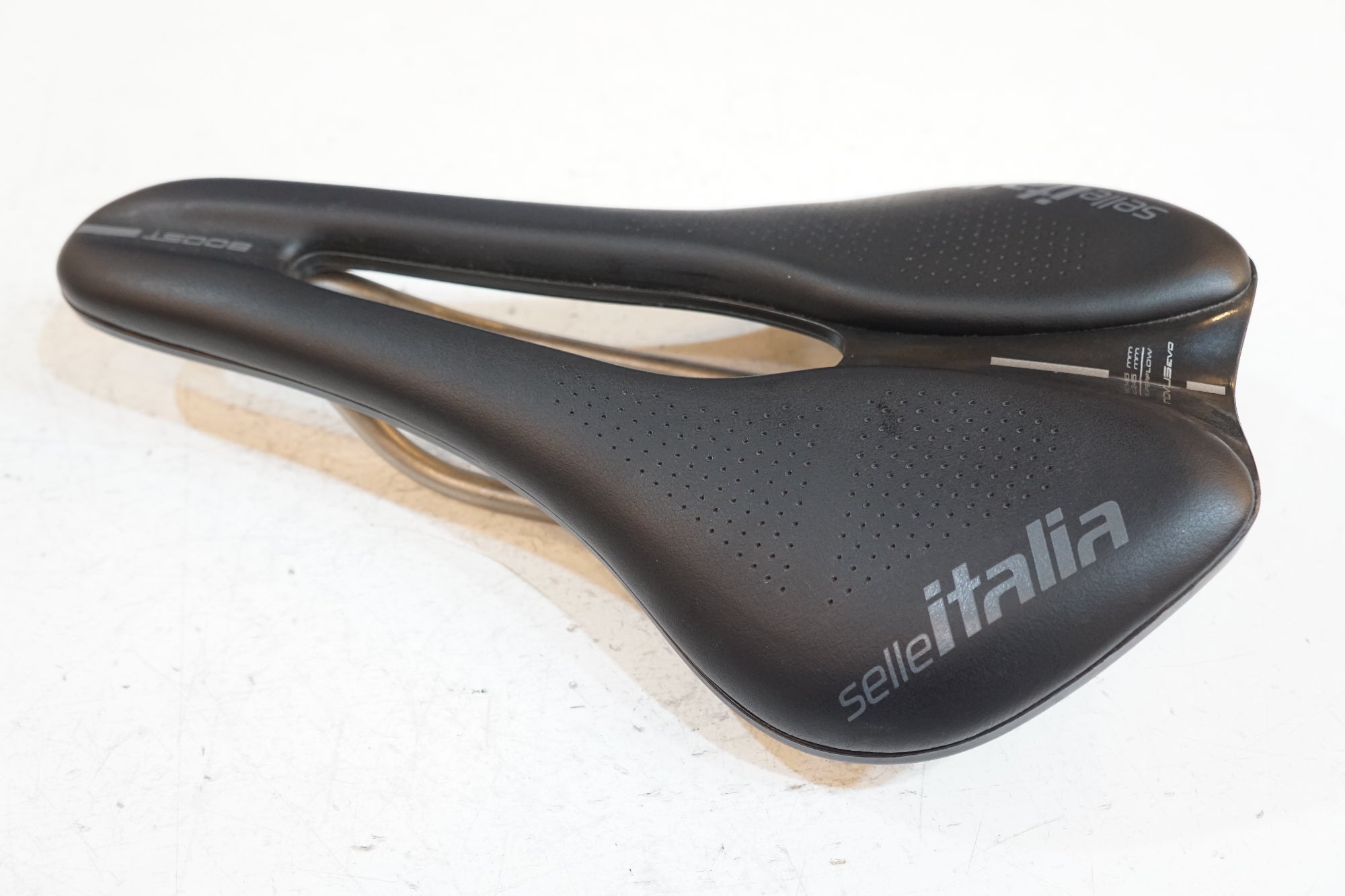 SELLE ITALIA 「セラ イタリア」 NOVUS B00ST EVO サドル / バイチャリ浦和ベース