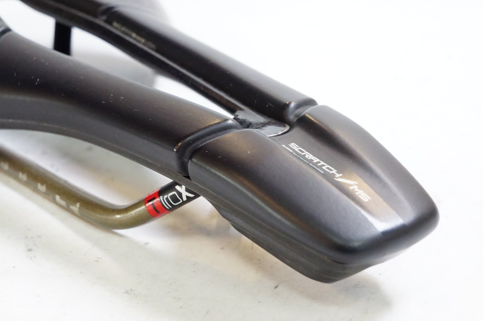 PROLOGO 「プロロゴ」 SCRATCH M5 PAS TIROX サドル / 熊谷本店