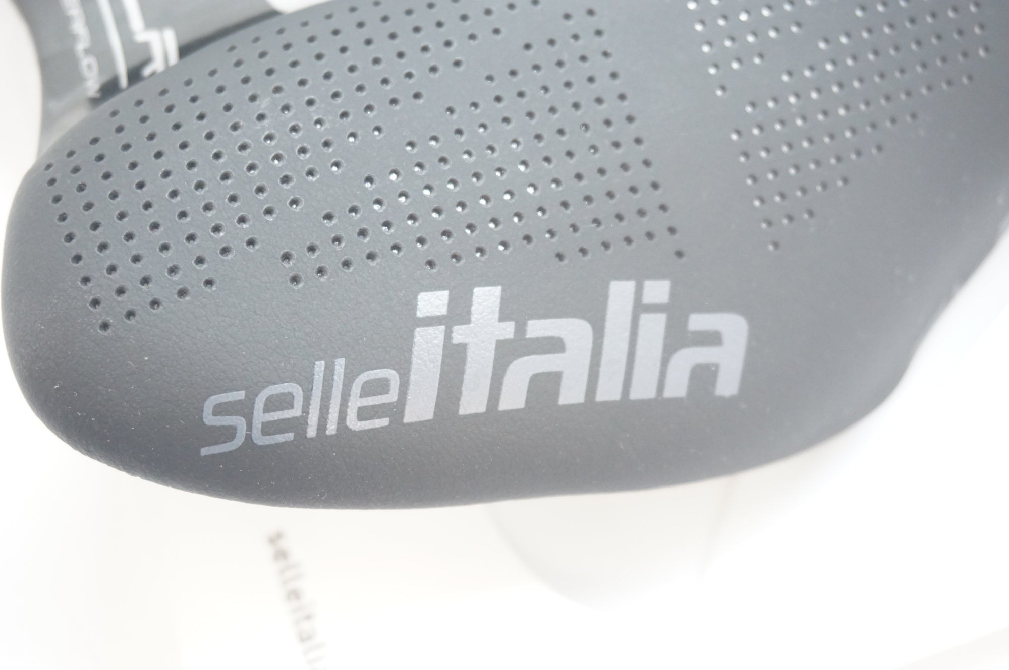 SELLE ITALIA 「セライタリア」 SLR BOOST TI316 SUPERFLOW サドル / 福岡アイランドシティ店
