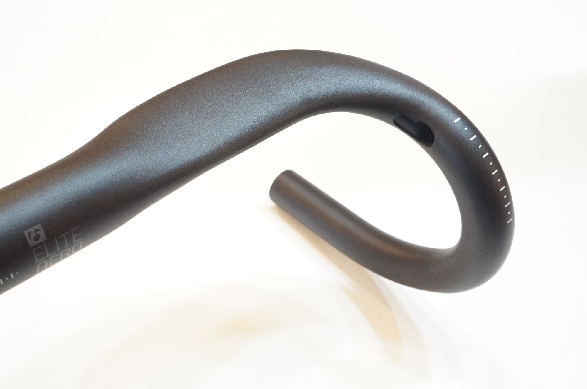 BONTRAGER 「ボントレガー」 ELITE AERO VR-CF φ31.8 440mm ハンドル / バイチャリ浦和ベース