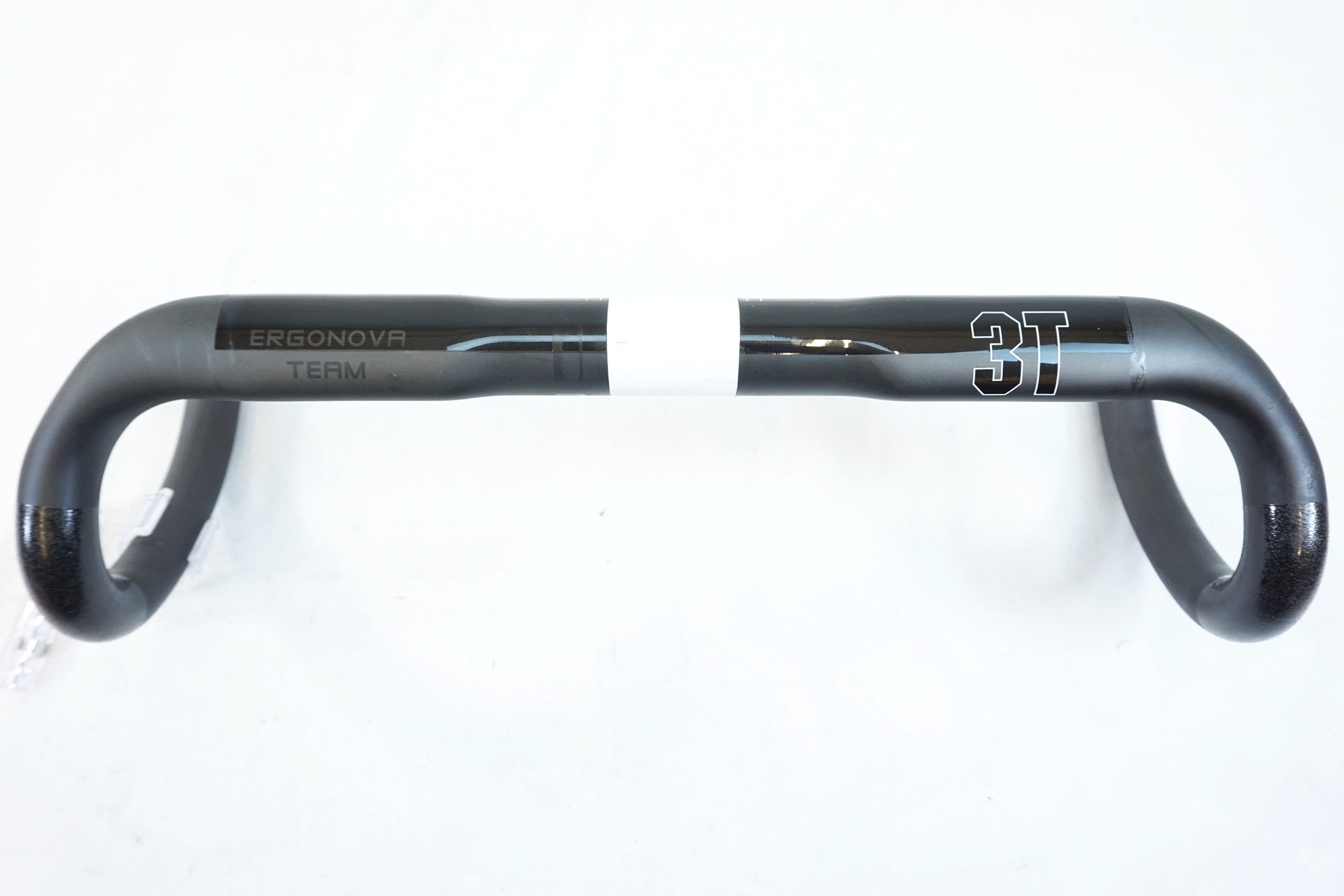 3T 「スリーティー」 ERGONOVA TEAM Φ31.8mm 420mm カーボンハンドル / 有明ガーデン店