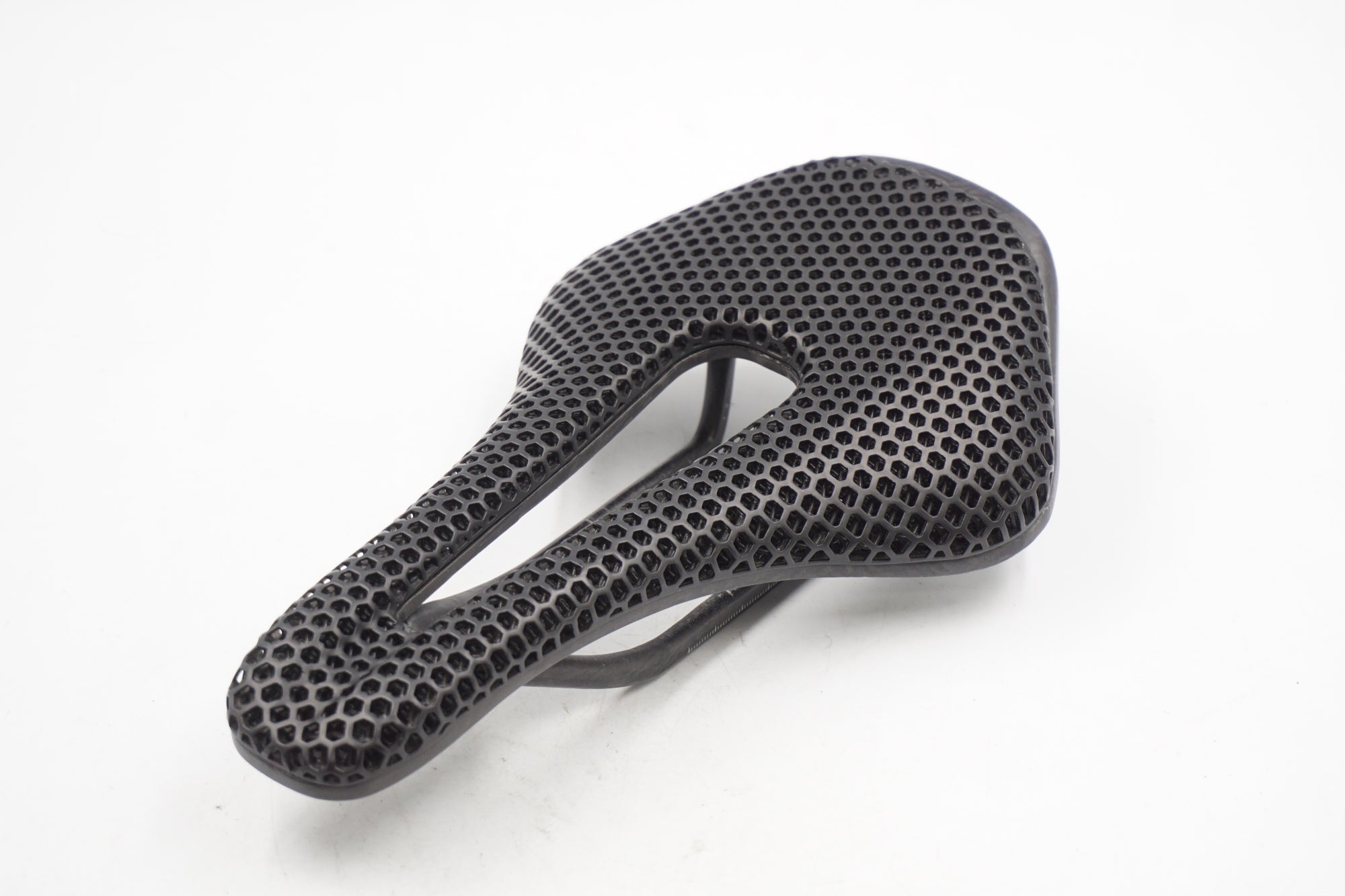 RYET 「リーエト」 AIRCODE 3D サドル / 奈良店