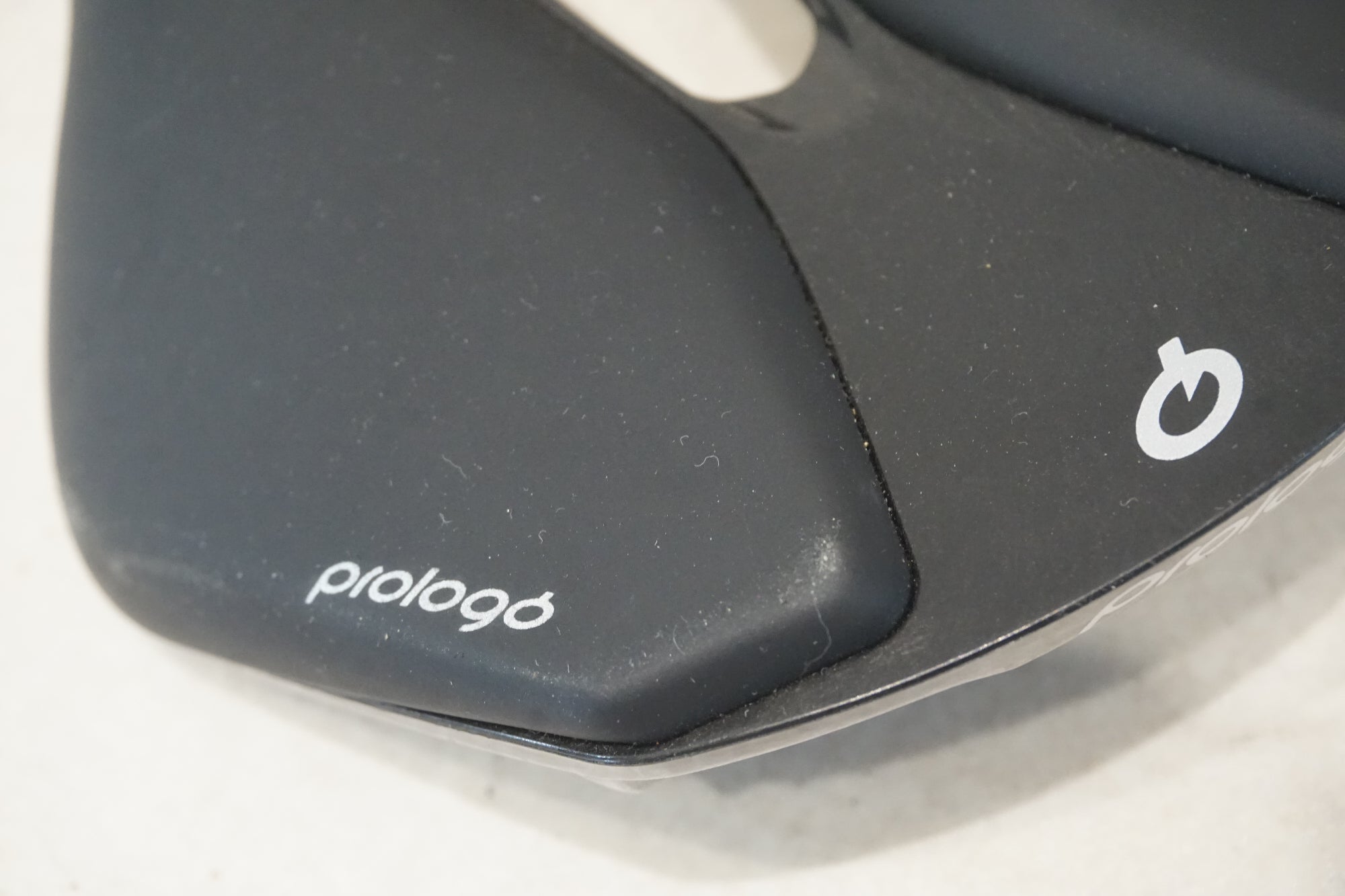 PROLOGO 「プロロゴ」 NAGO R4 PAS 3D NACK カーボンレール サドル / 横浜戸塚店