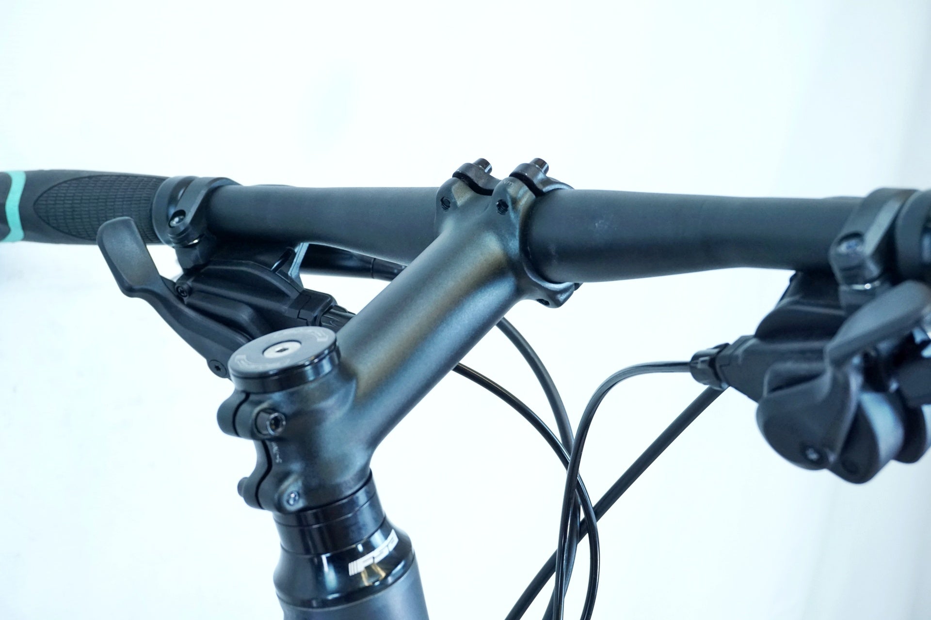 BIANCHI 「ビアンキ」 C-SPORT 2 DISC 2023年モデル クロスバイク / 有明ガーデン店